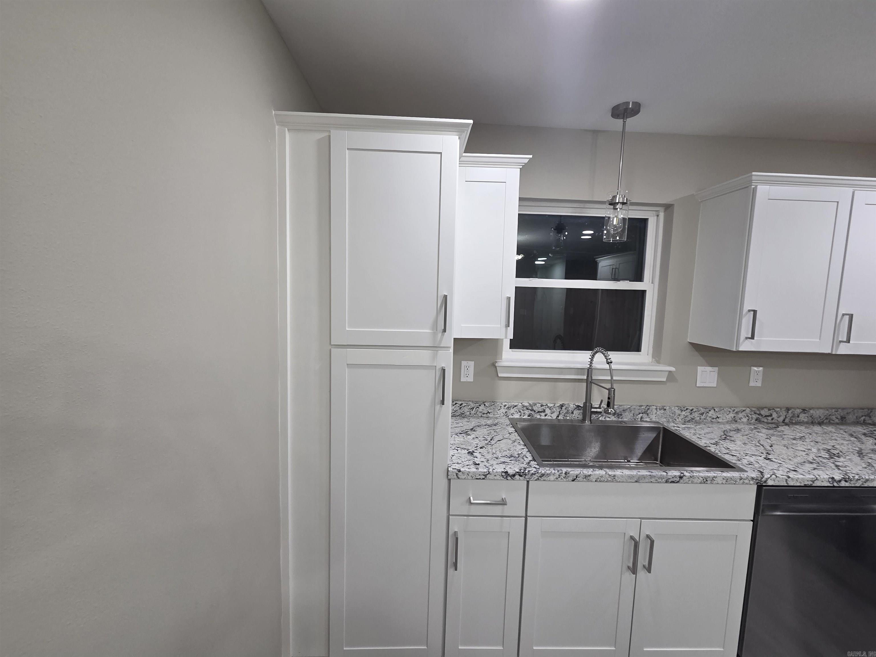 305 Thomas Circle Property Photo 13