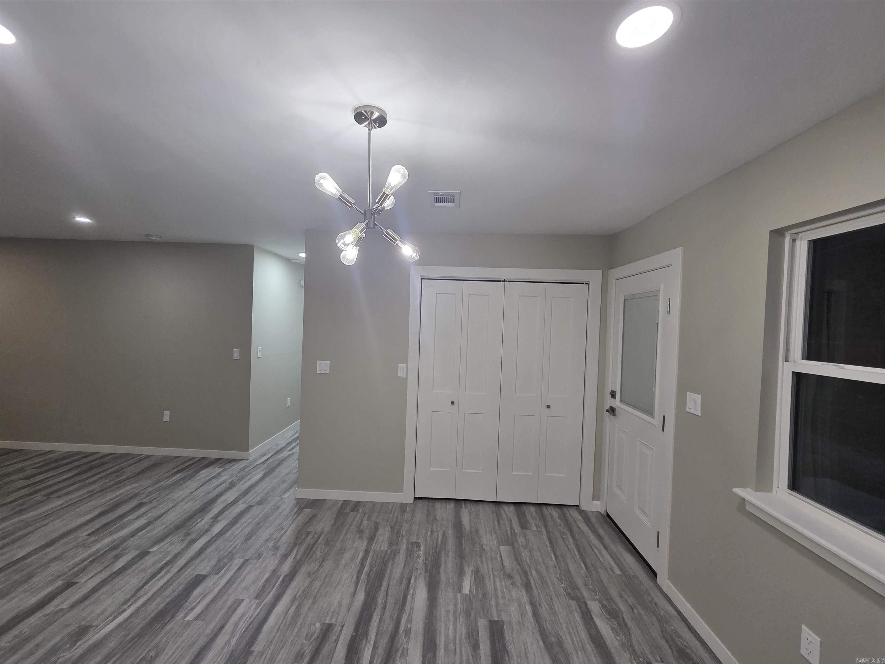 305 Thomas Circle Property Photo 14