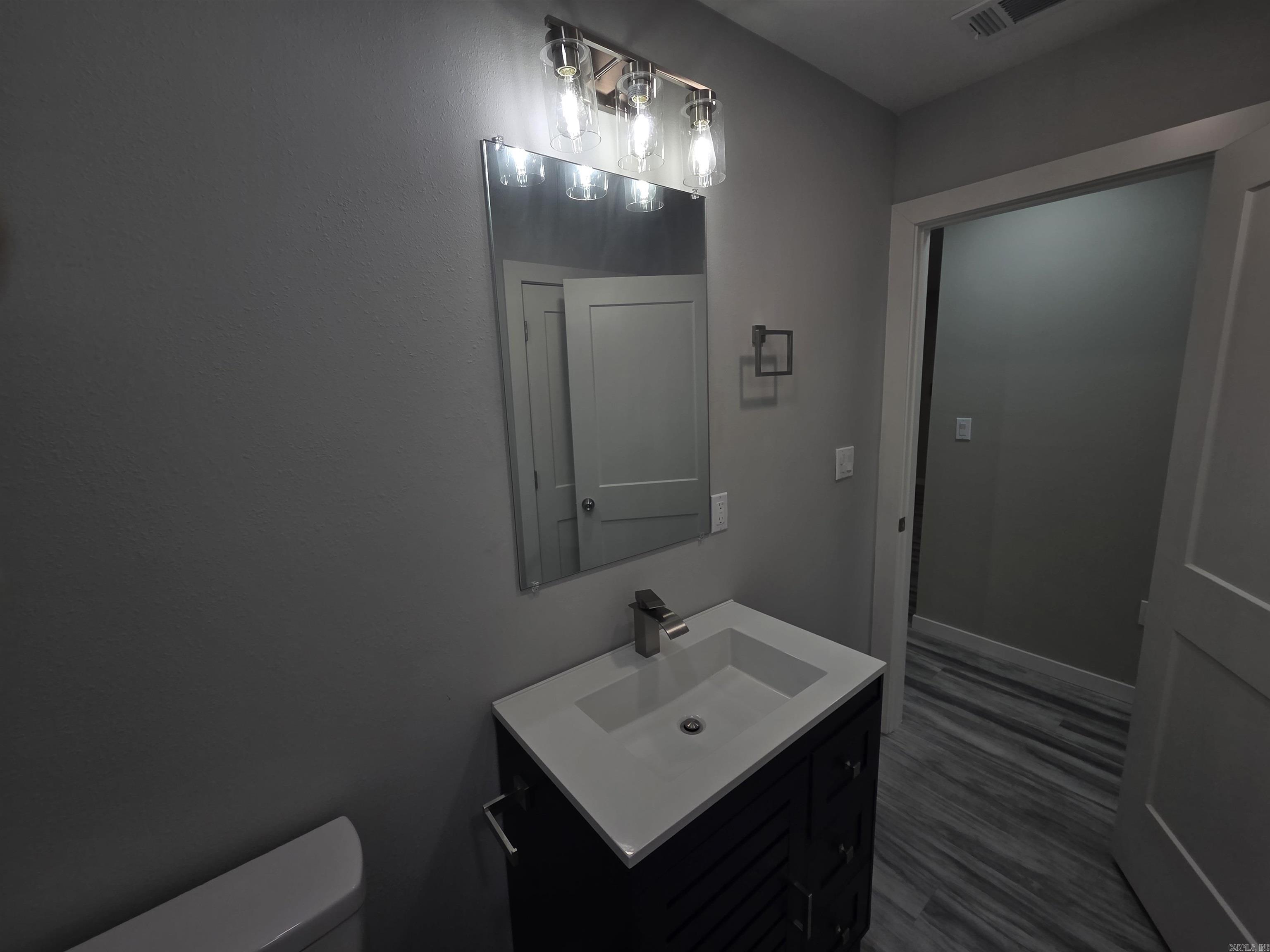 305 Thomas Circle Property Photo 18