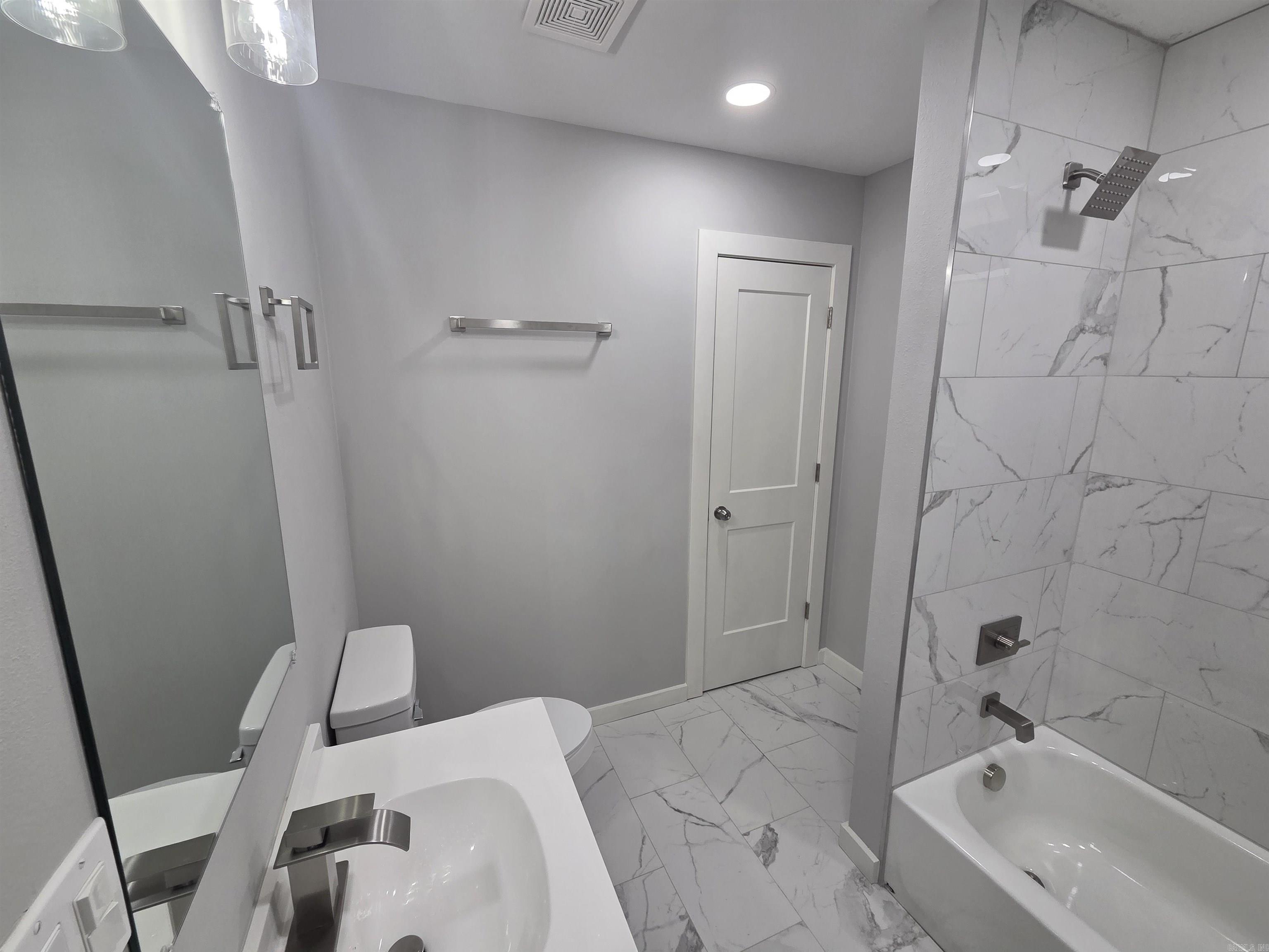 305 Thomas Circle Property Photo 24