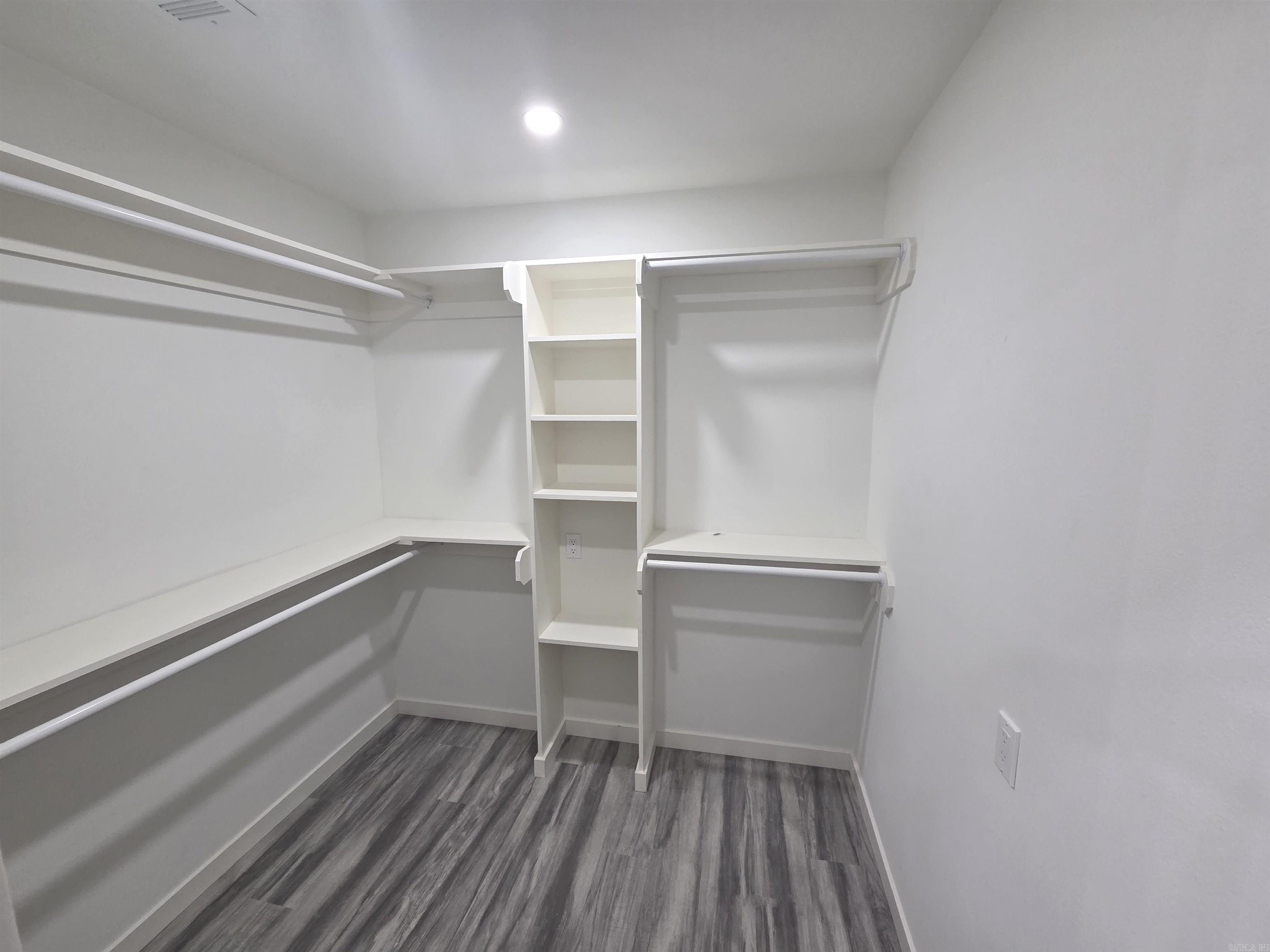 305 Thomas Circle Property Photo 26