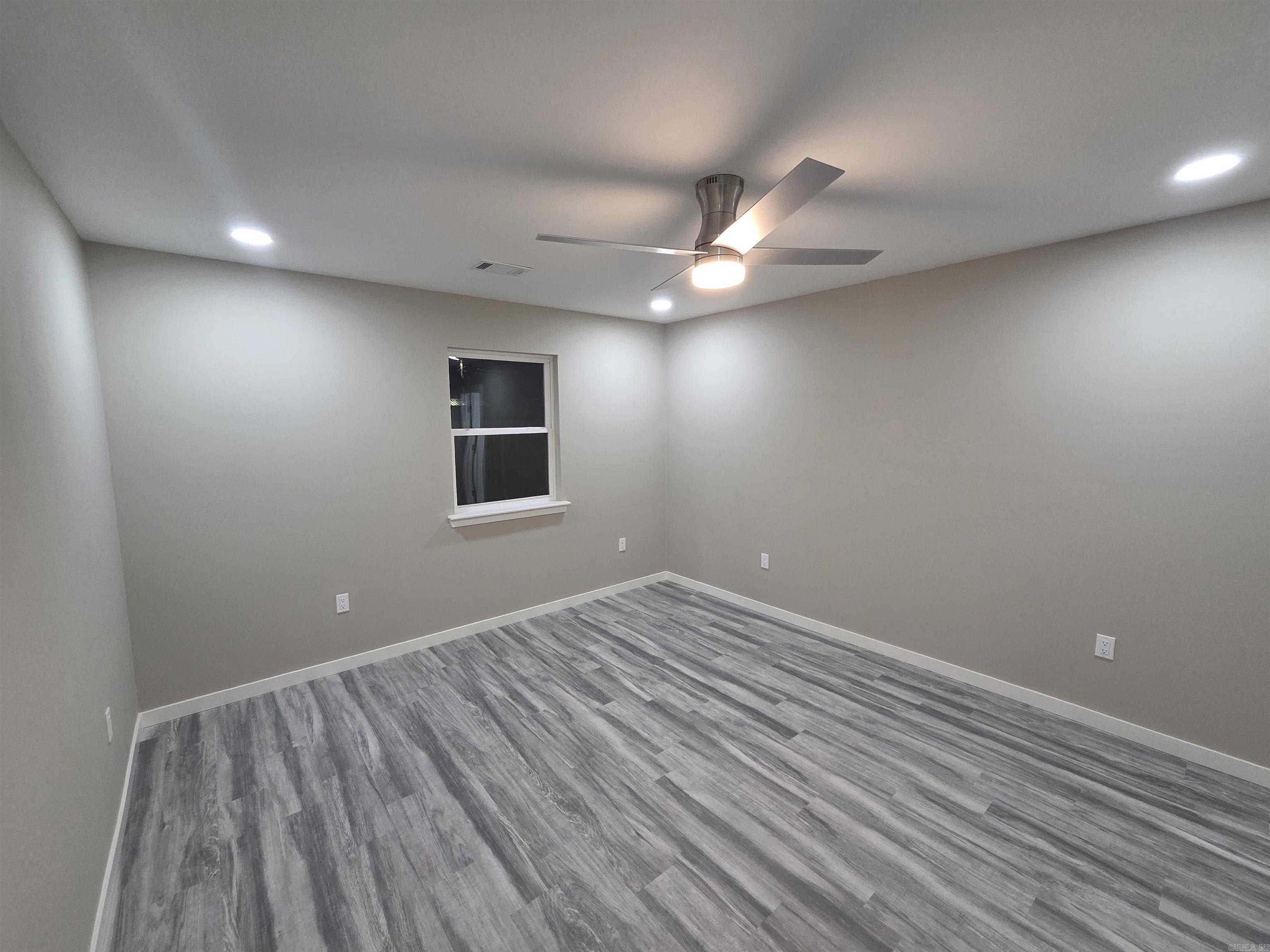 305 Thomas Circle Property Photo 28