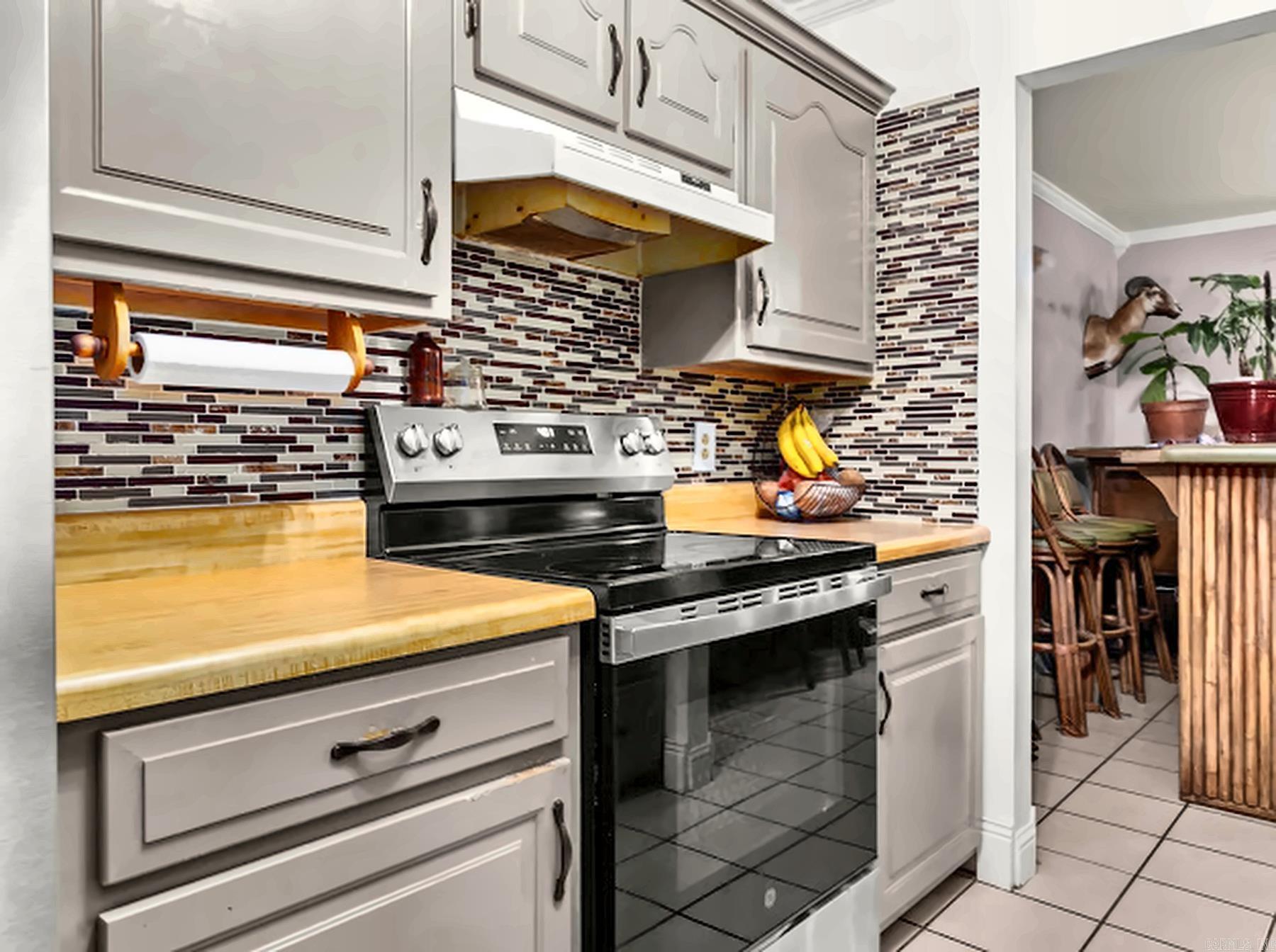 5703 Fairview Road Property Photo 4