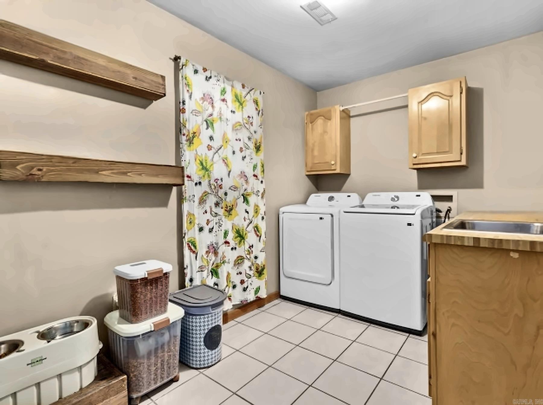 5703 Fairview Road Property Photo 10