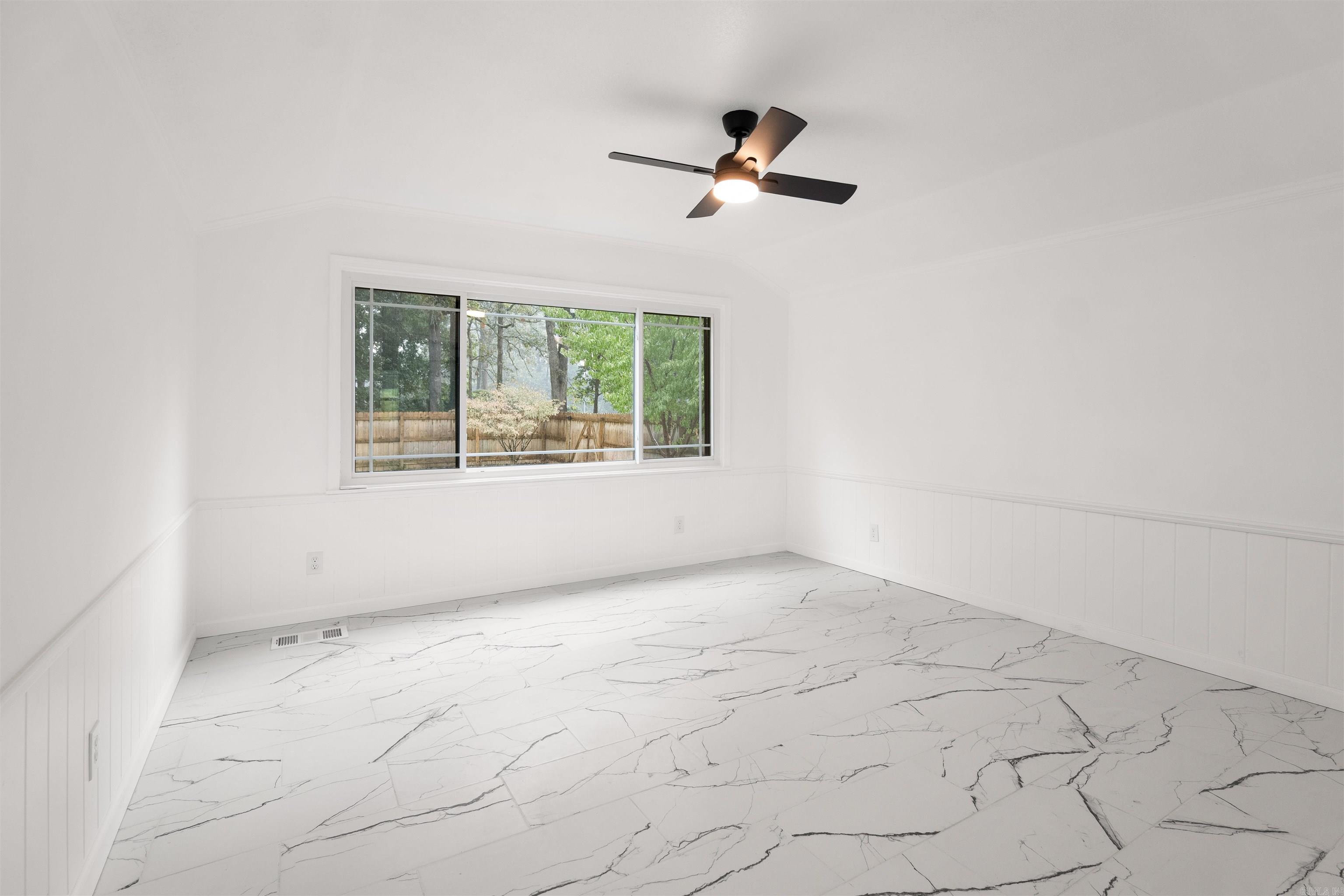 2305 Paula Dr Property Photo 20