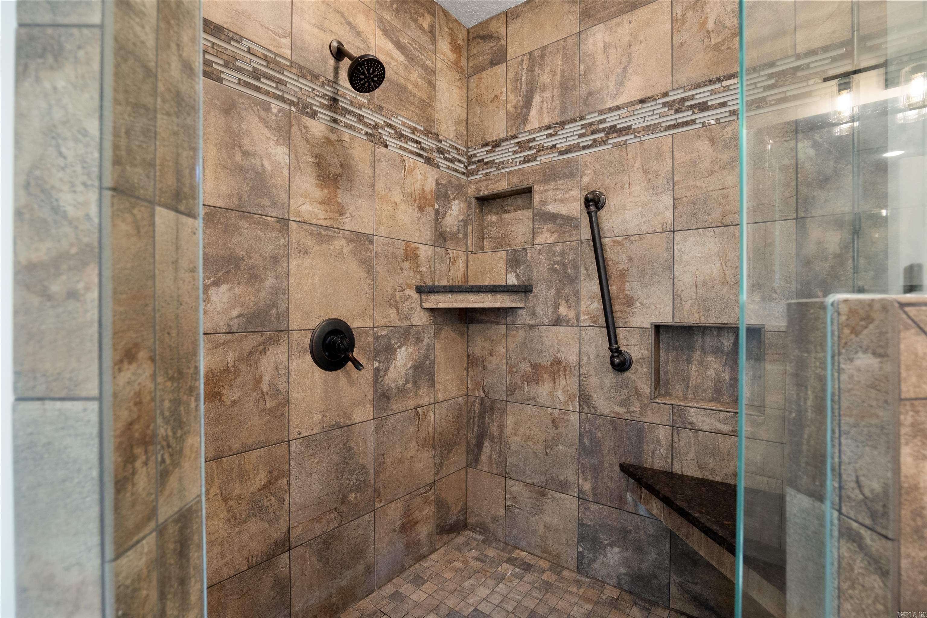 2305 Paula Dr Property Photo 27