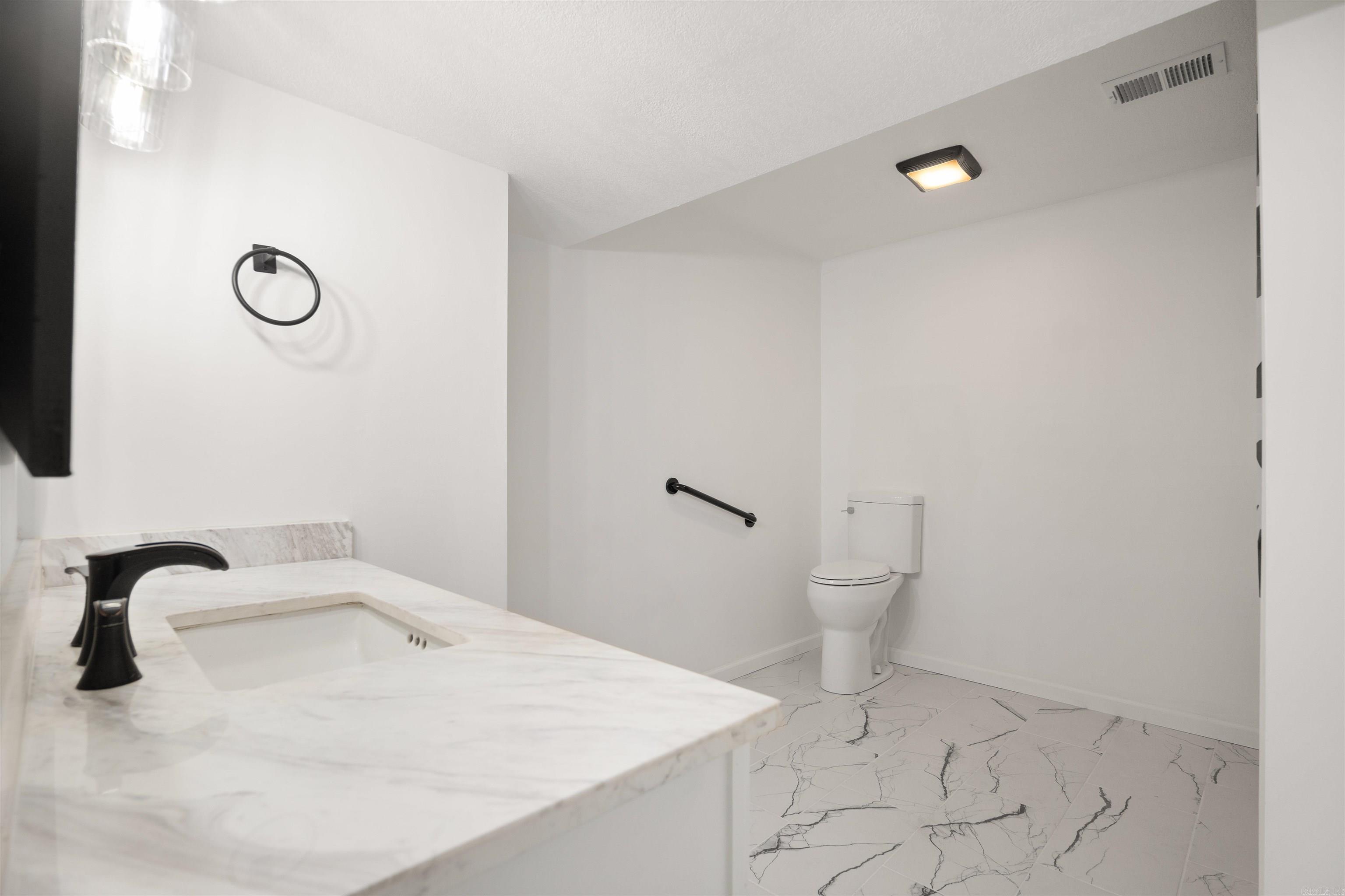 2305 Paula Dr Property Photo 40