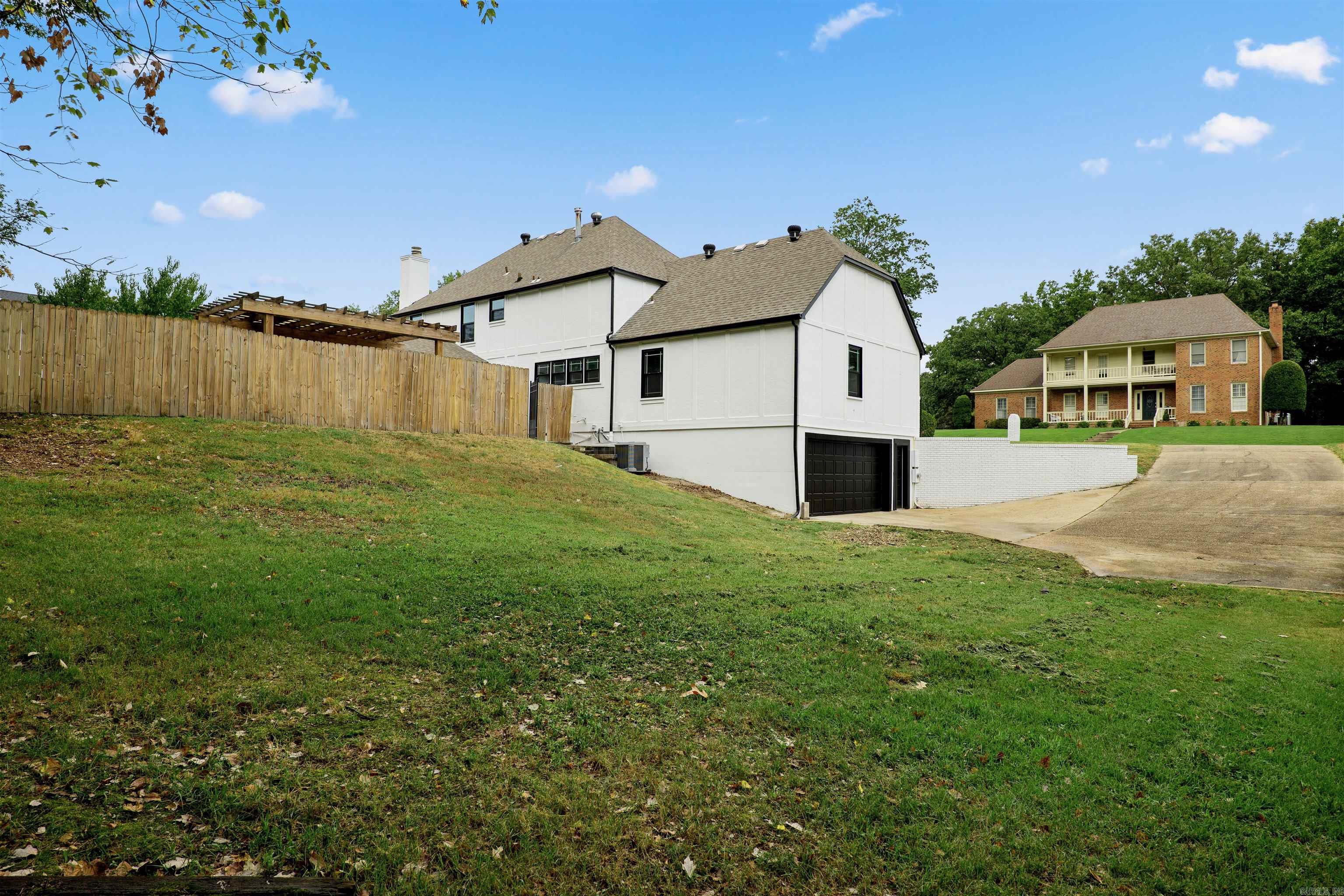 2305 Paula Dr Property Photo 42