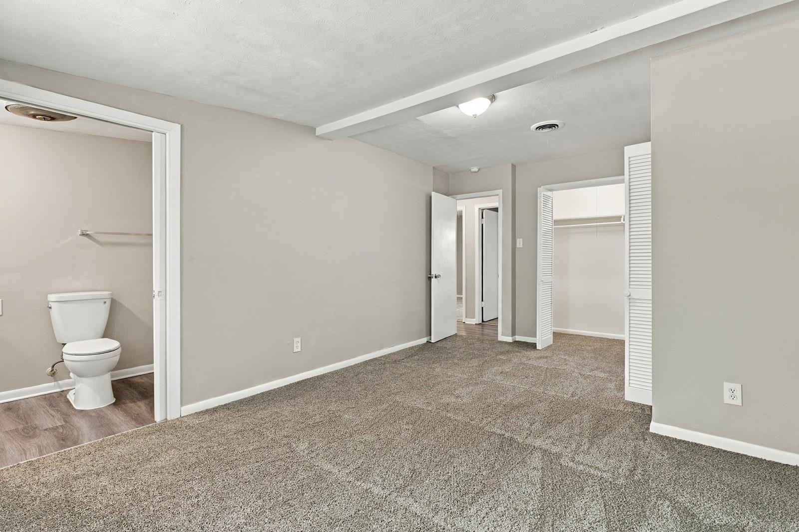84 W Windsor Drive Property Photo 10