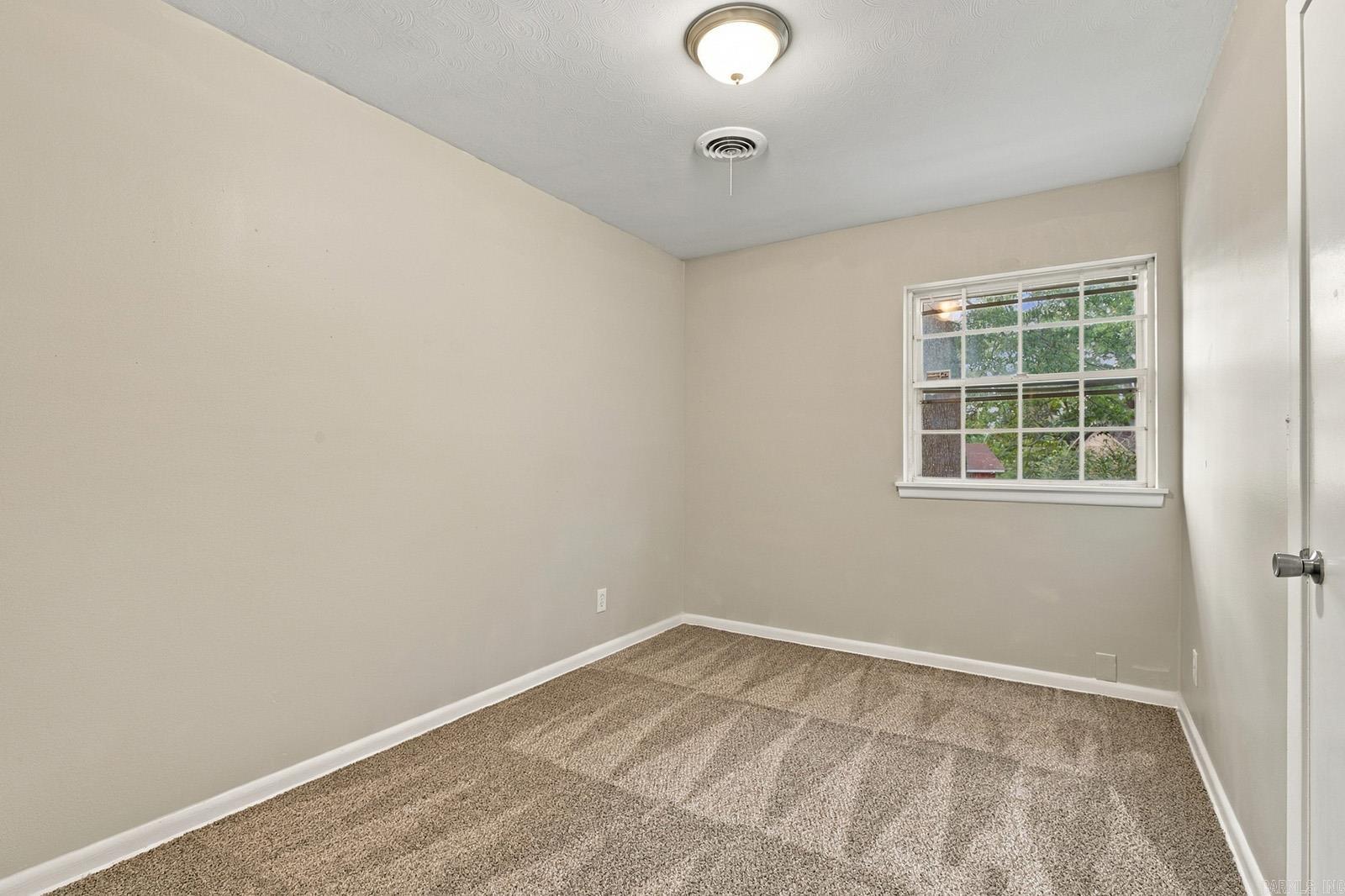 84 W Windsor Drive Property Photo 12