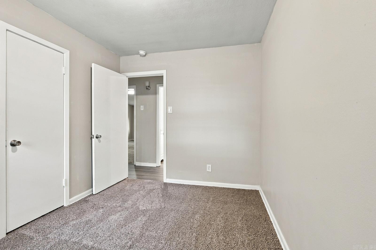 84 W Windsor Drive Property Photo 13
