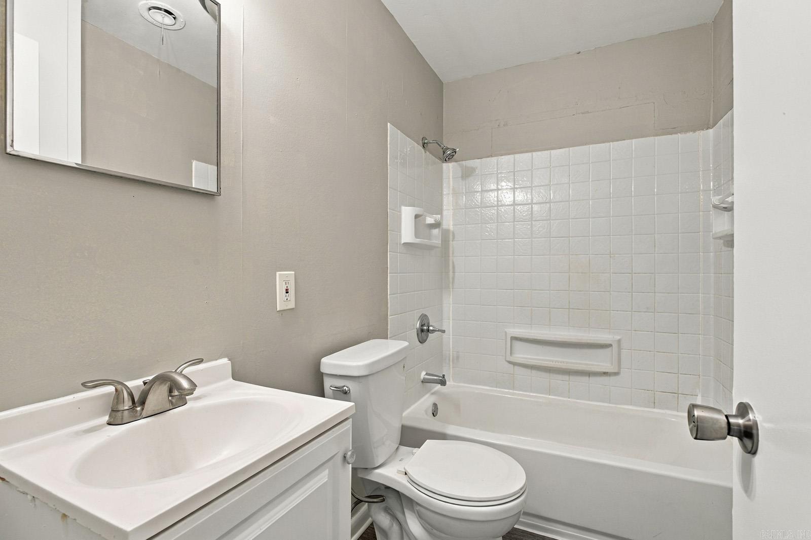 84 W Windsor Drive Property Photo 14