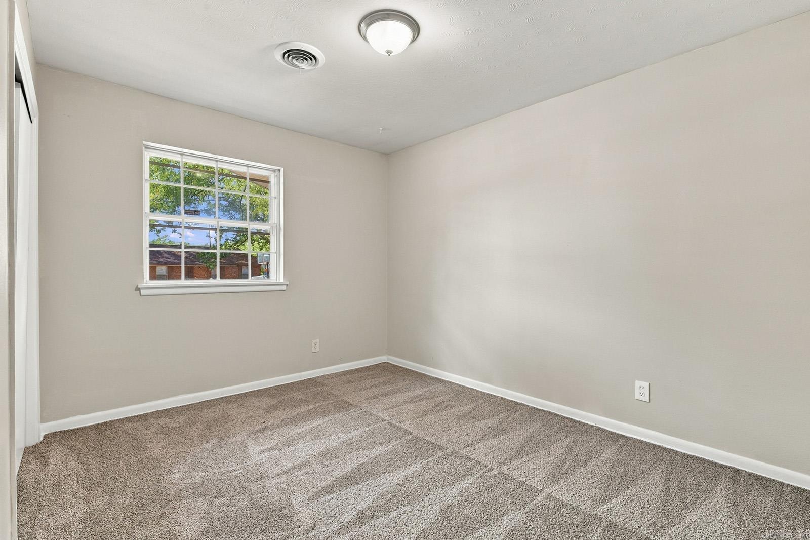 84 W Windsor Drive Property Photo 15