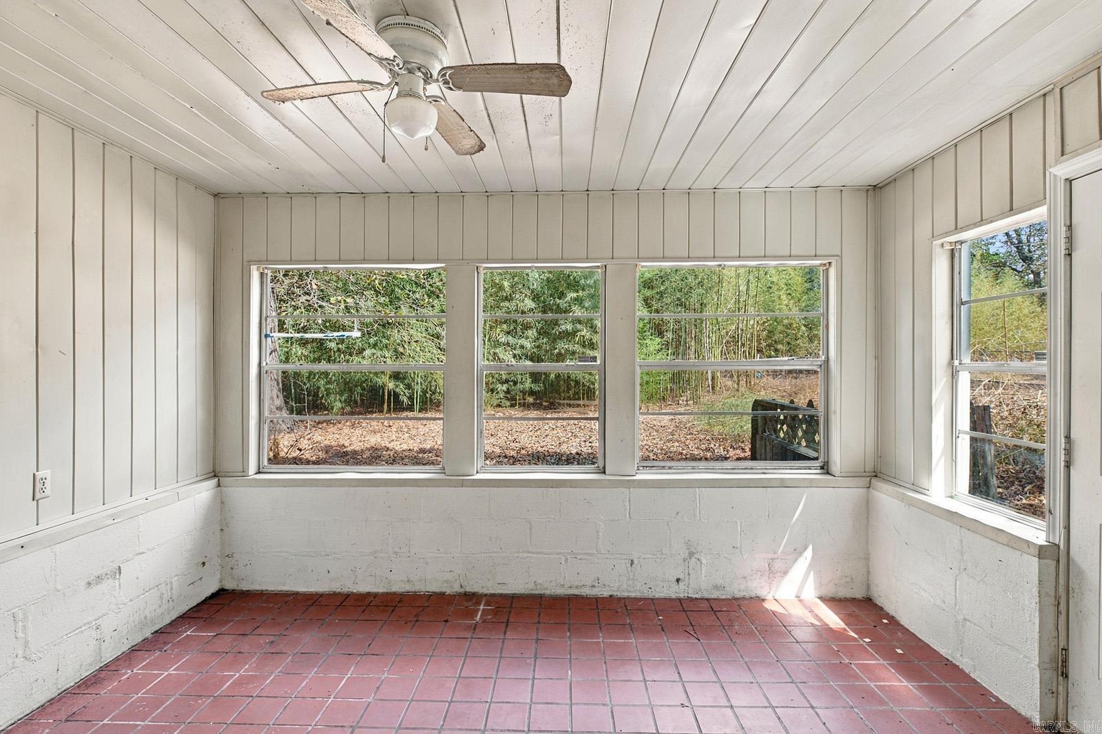 84 W Windsor Drive Property Photo 17