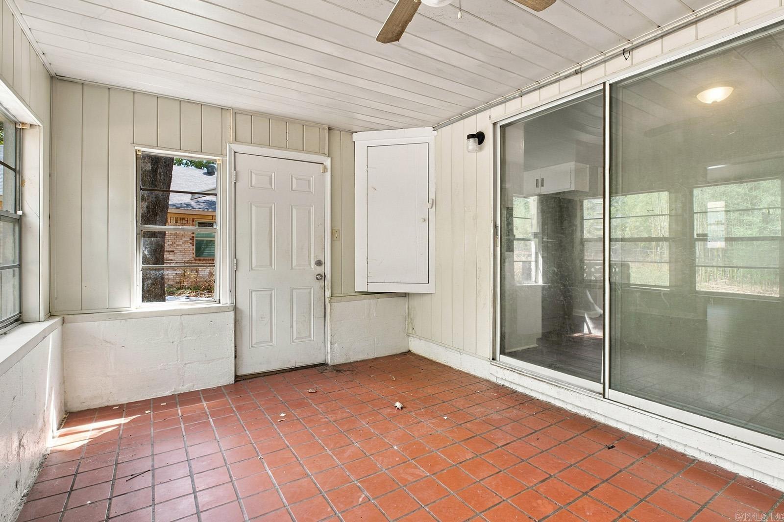 84 W Windsor Drive Property Photo 18