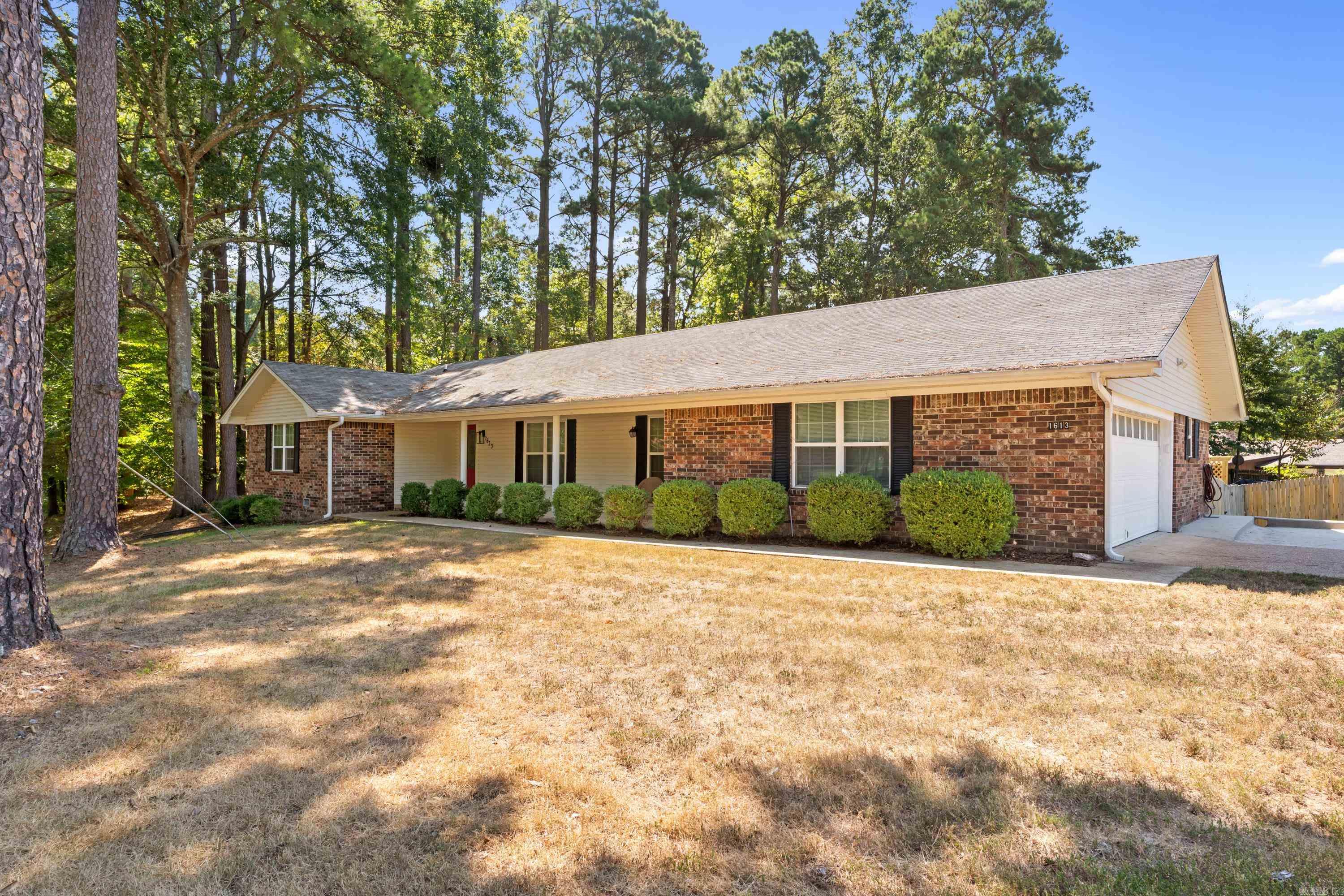 1613 Millcreek Drive Property Photo 1