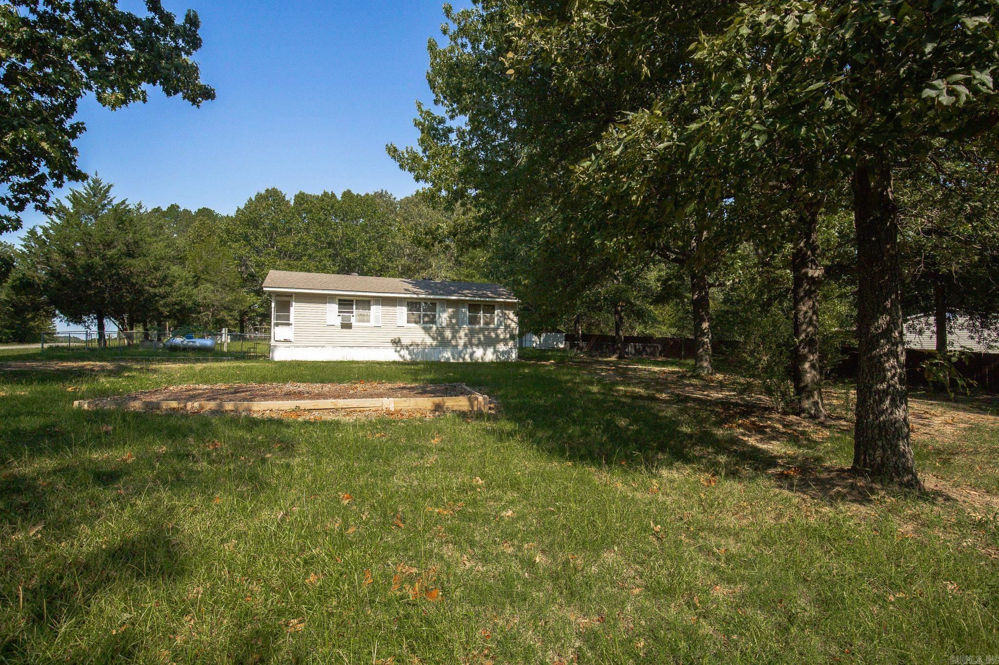 21322 Chicot Property Photo 2