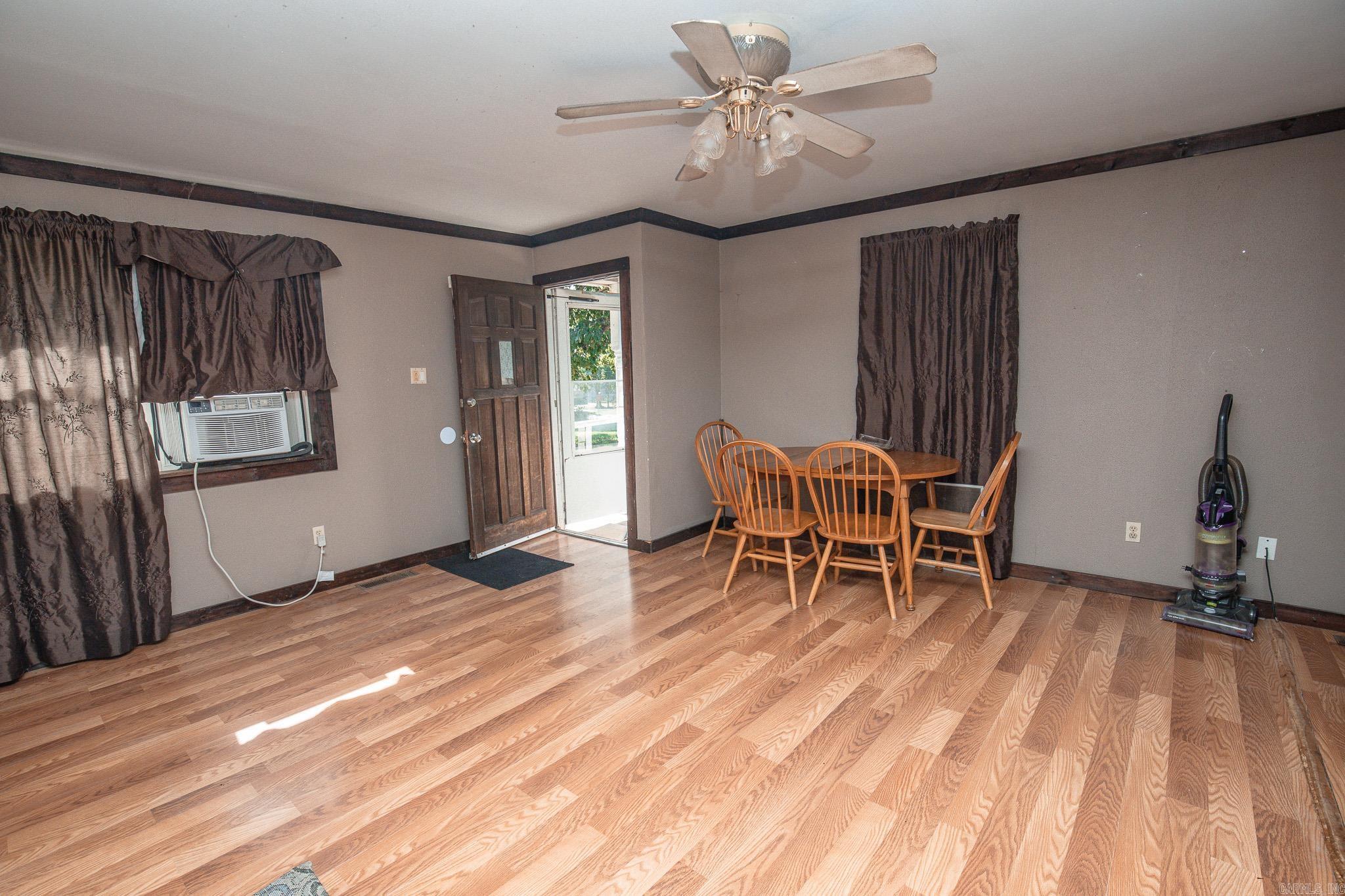 21322 Chicot Property Photo 5