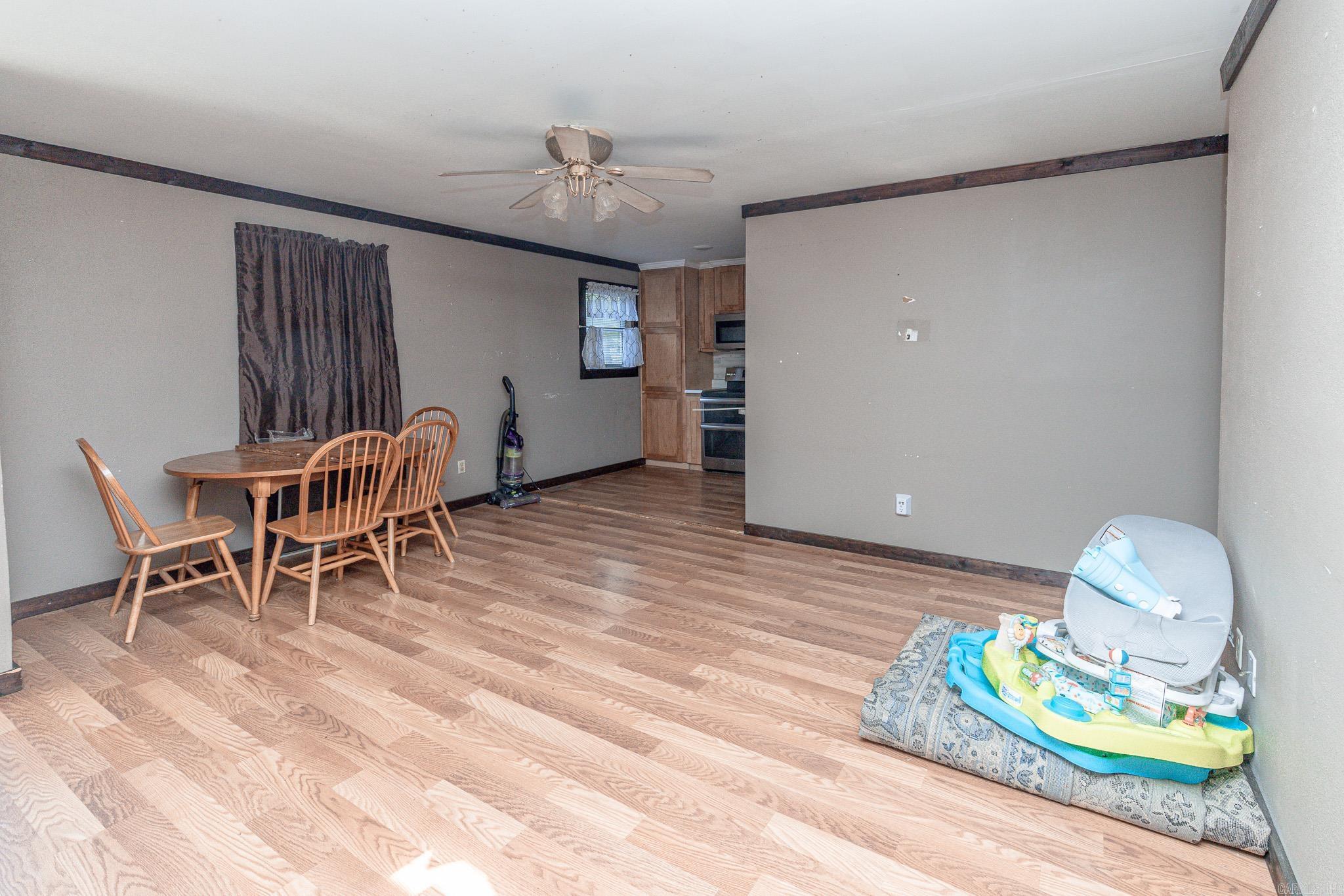 21322 Chicot Property Photo 6