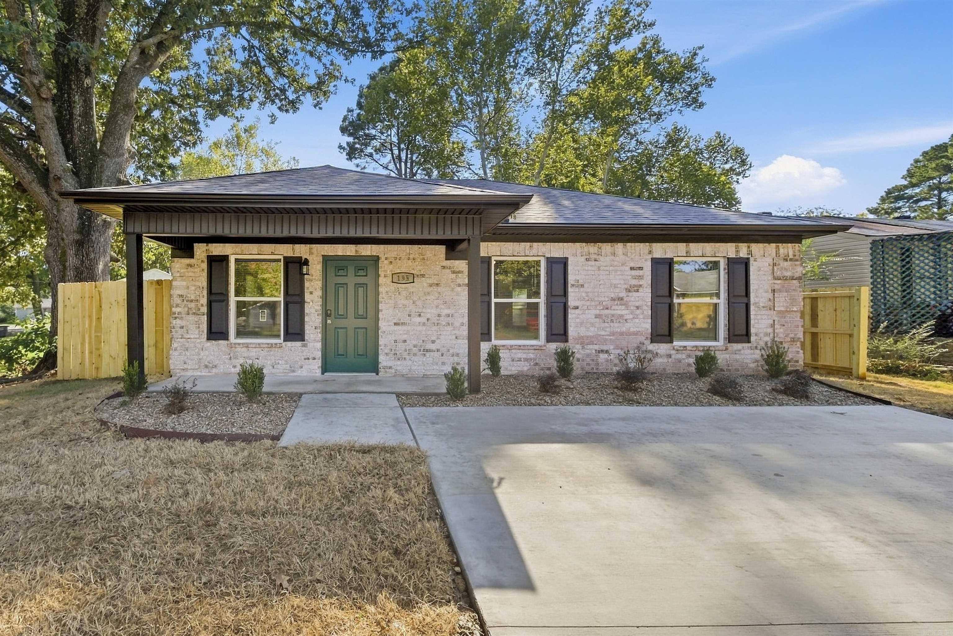 195 Roosevelt Road Property Photo 1