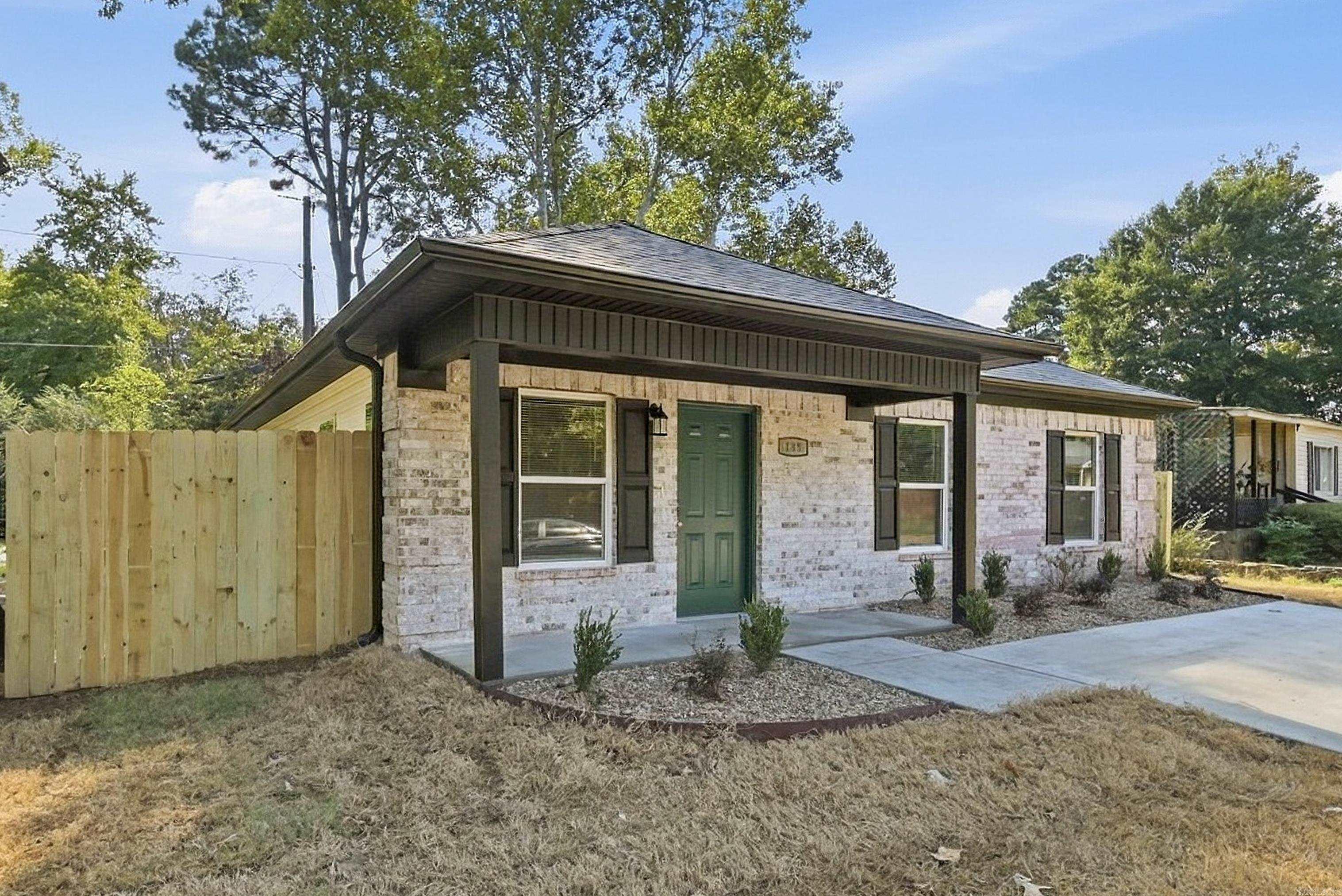 195 Roosevelt Road Property Photo 2