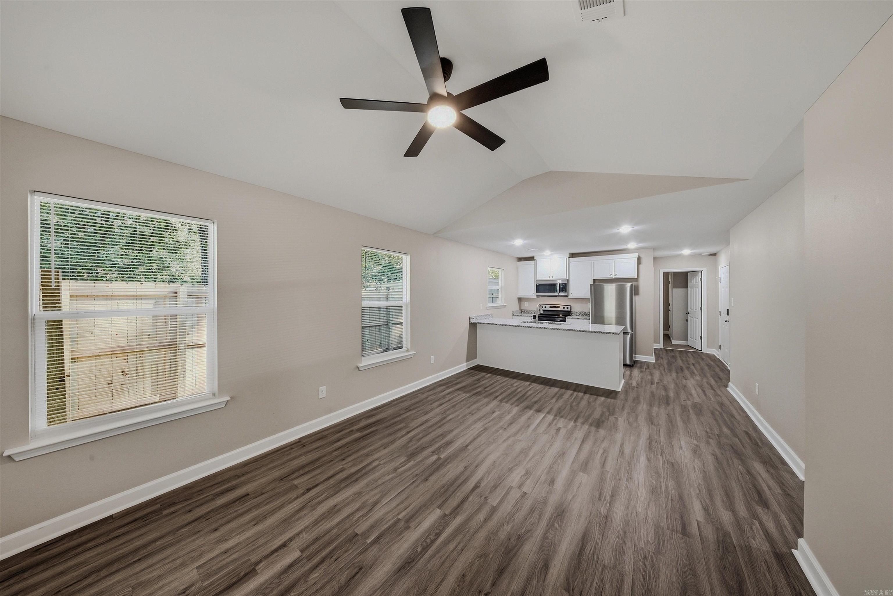 195 Roosevelt Road Property Photo 4