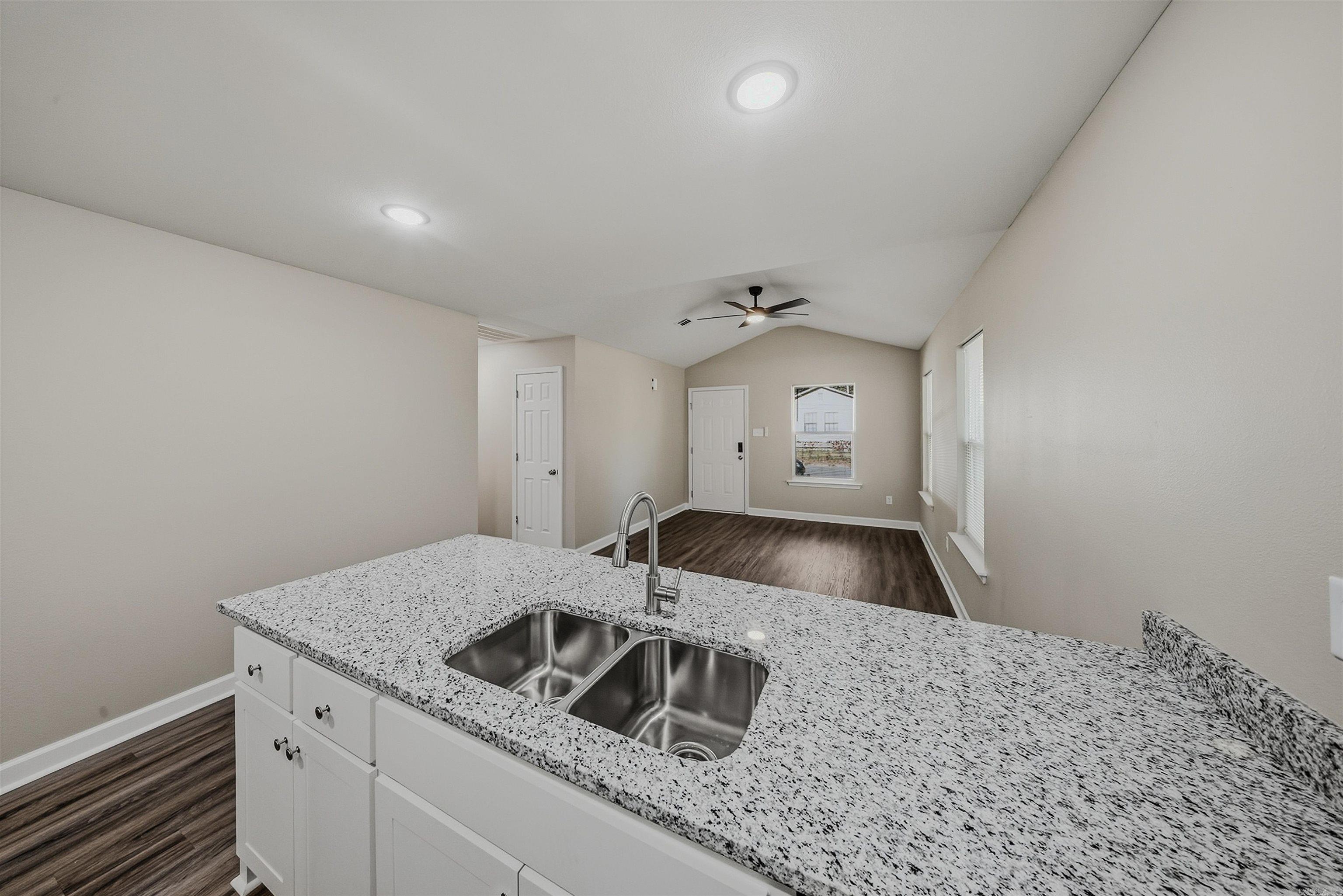 195 Roosevelt Road Property Photo 8