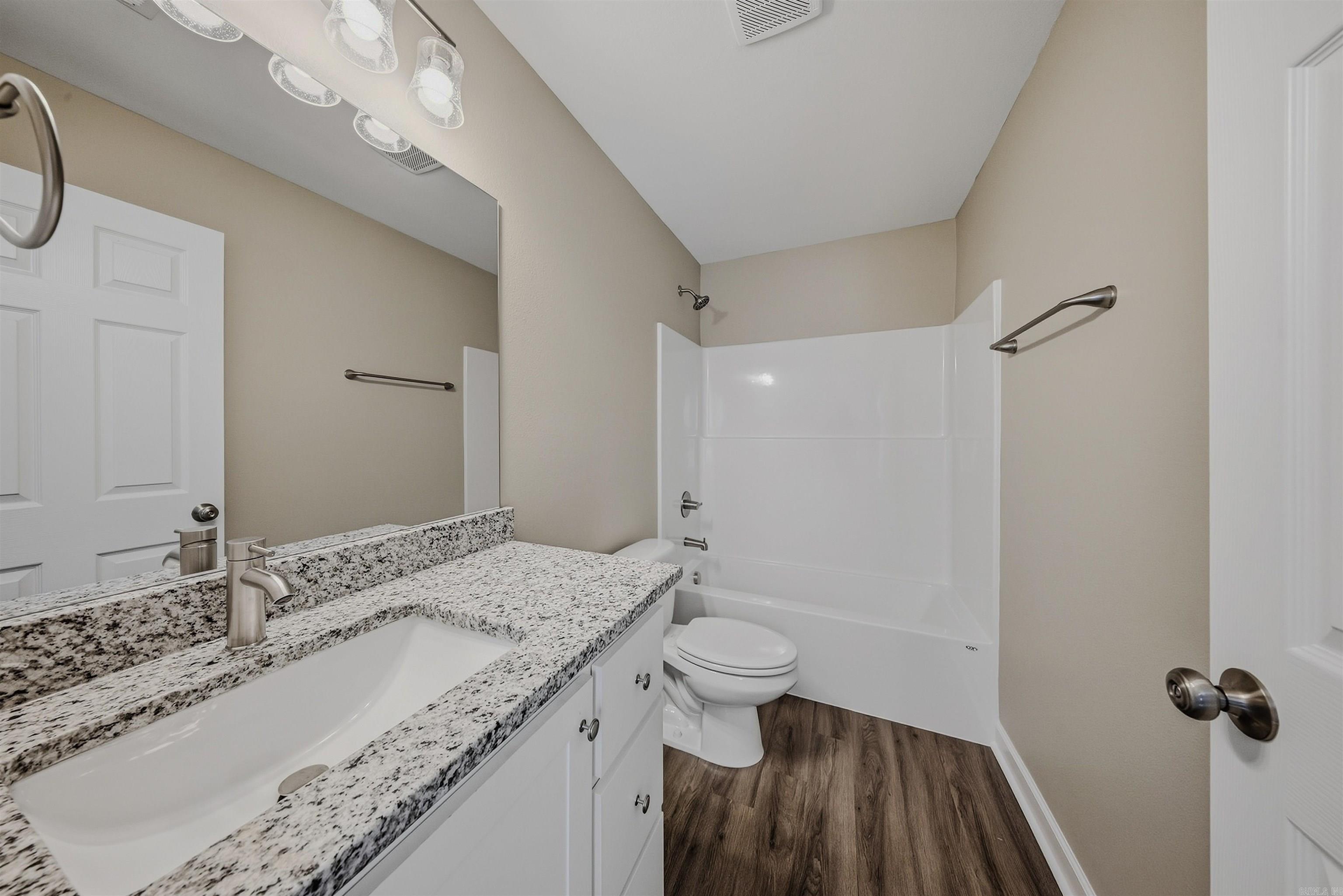 195 Roosevelt Road Property Photo 12