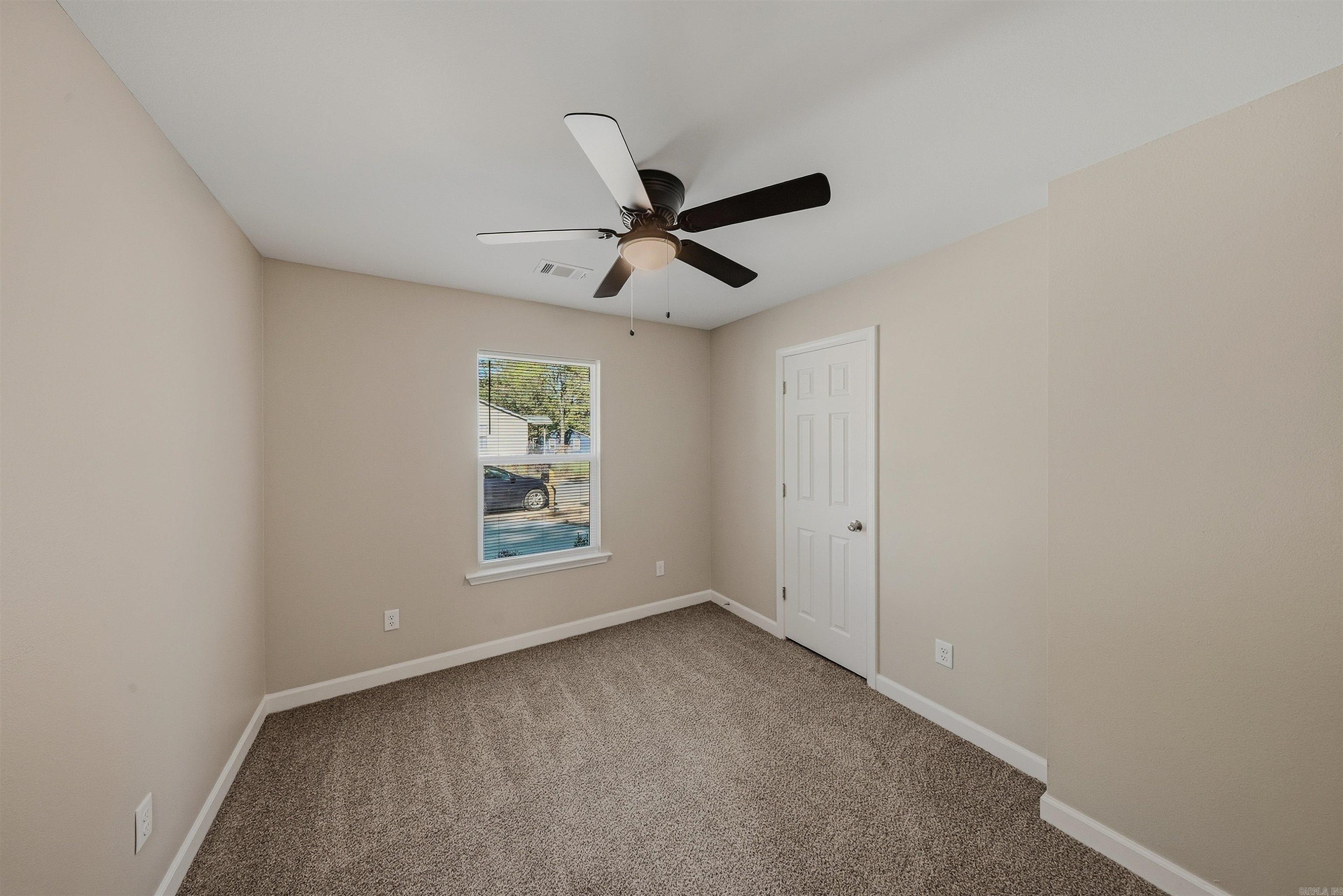 195 Roosevelt Road Property Photo 18