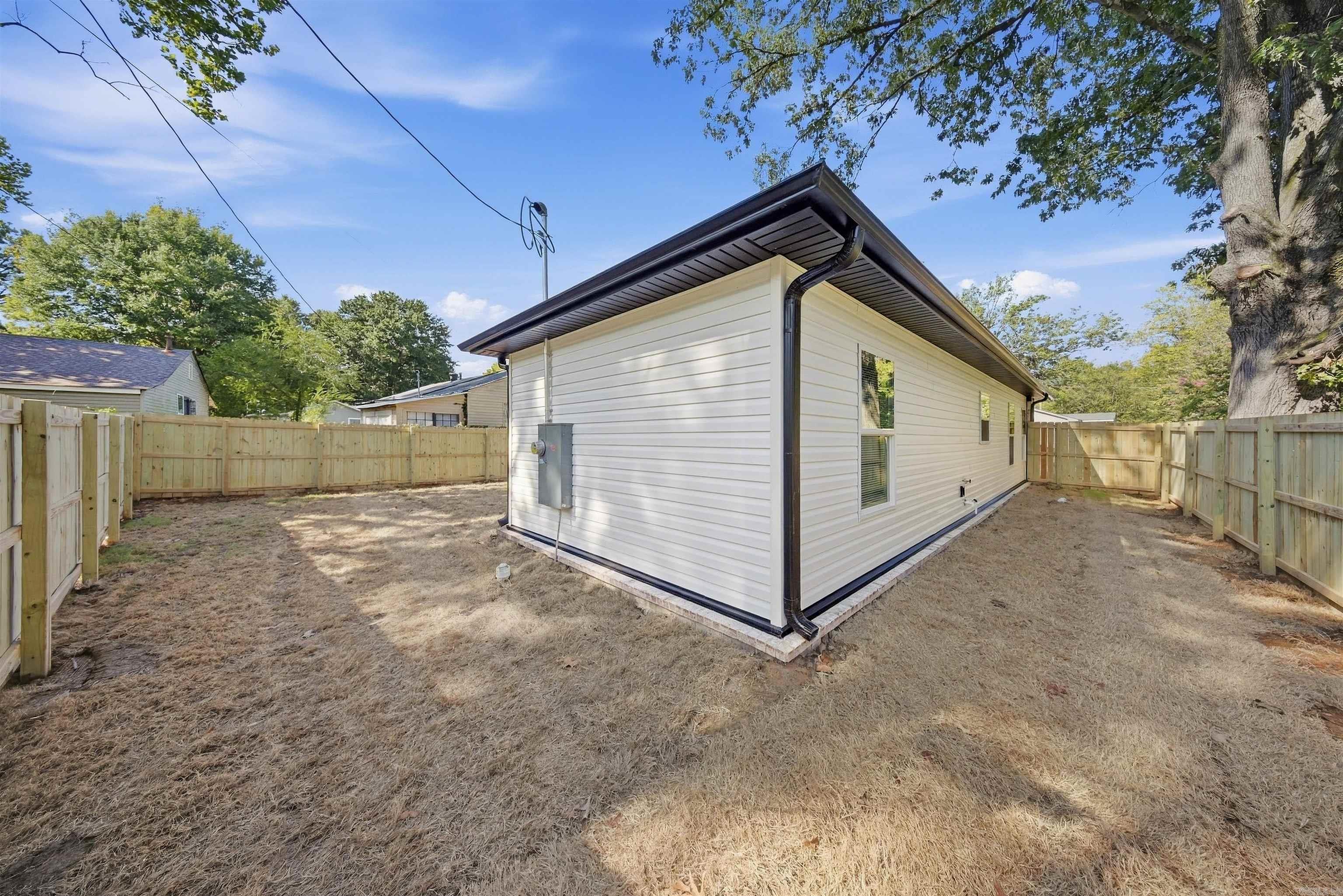 195 Roosevelt Road Property Photo 22