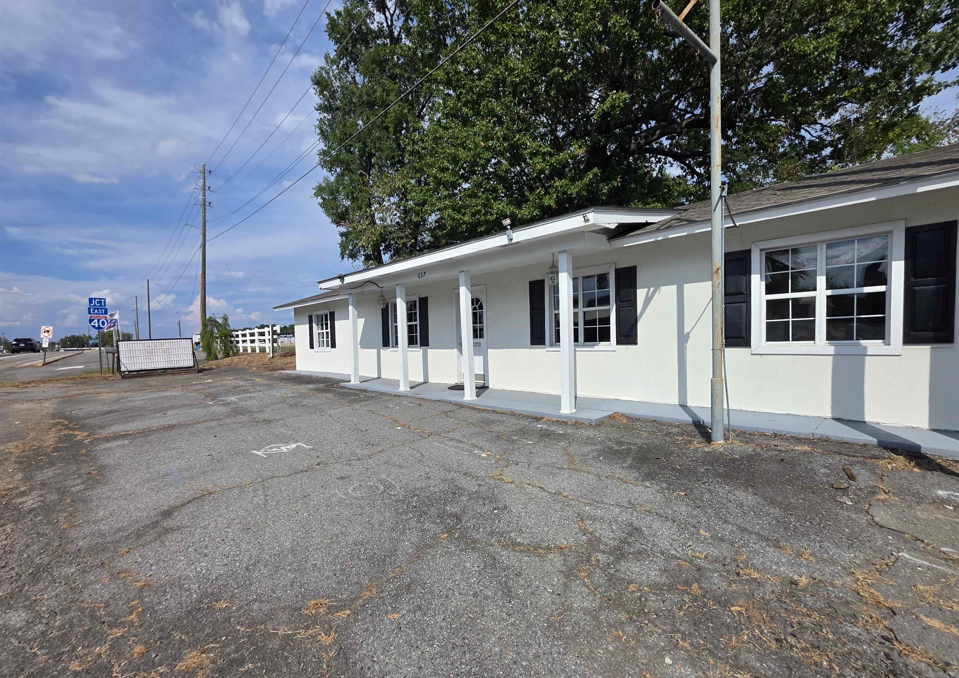 637 Hwy 365 Property Photo 1