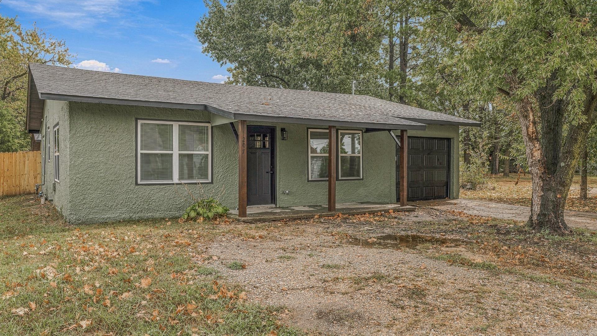207 S 14th Avenue Property Photo 1