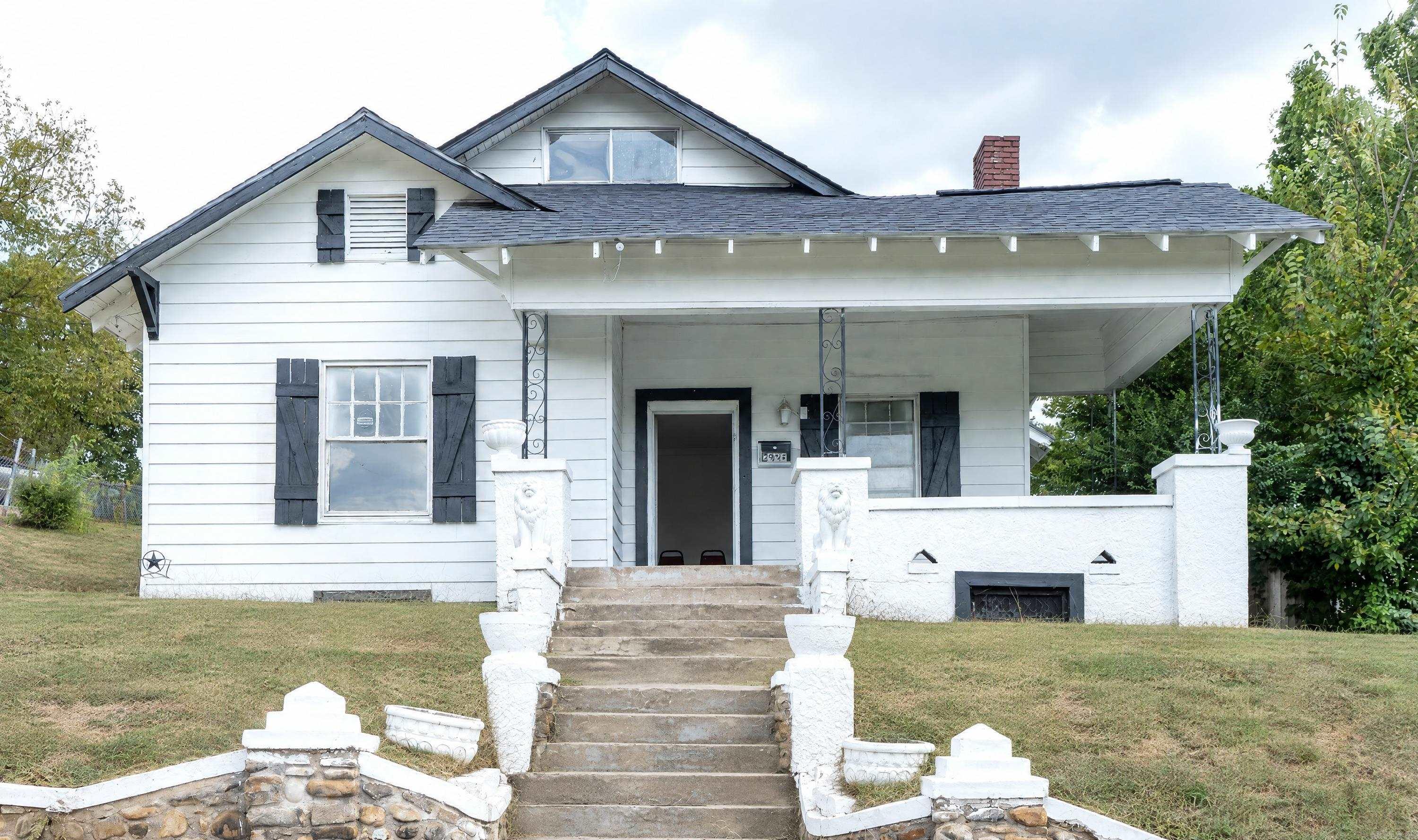 2925 S Chester Street Property Photo 1