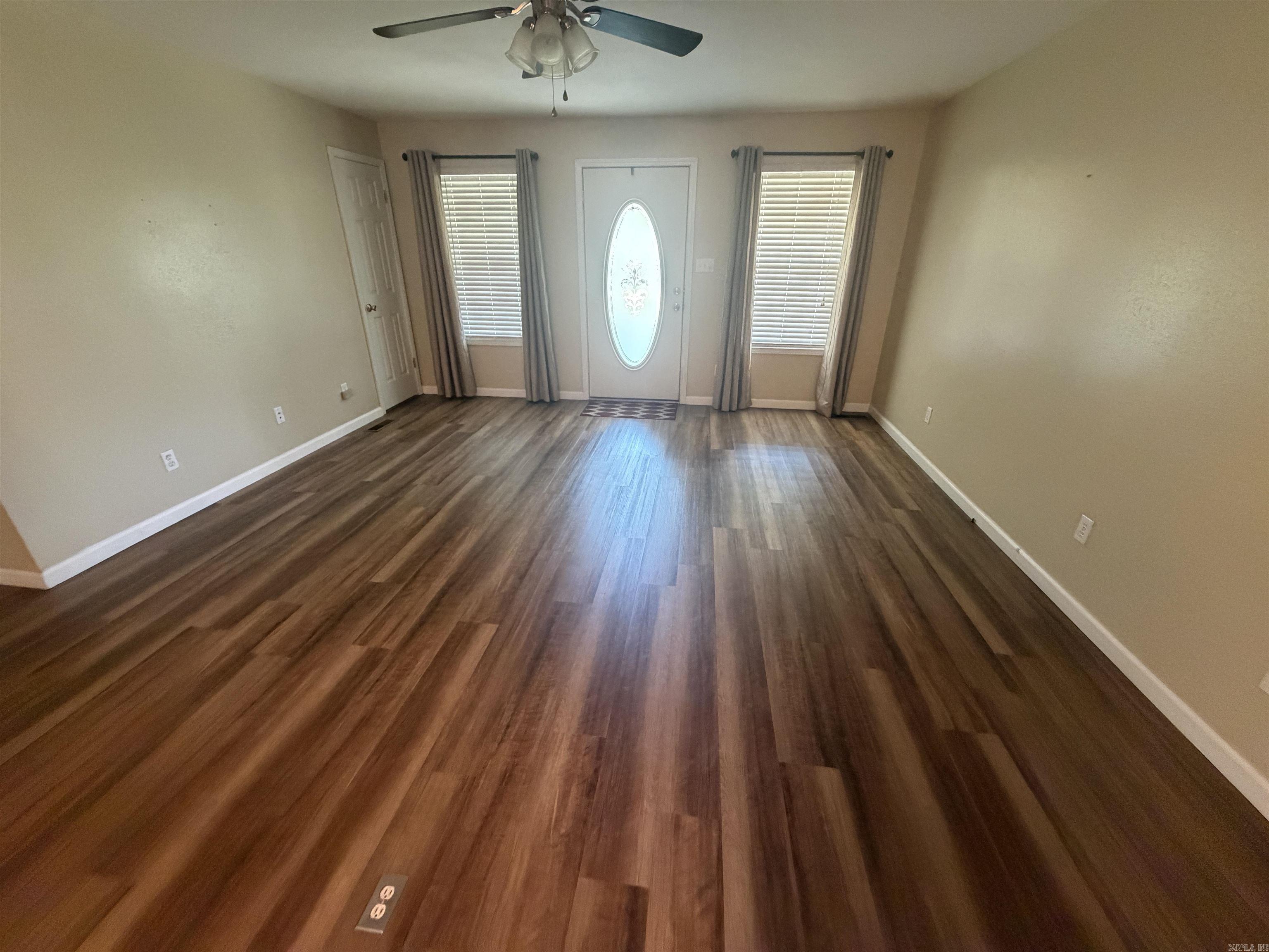 905 W Unity Road Property Photo 3