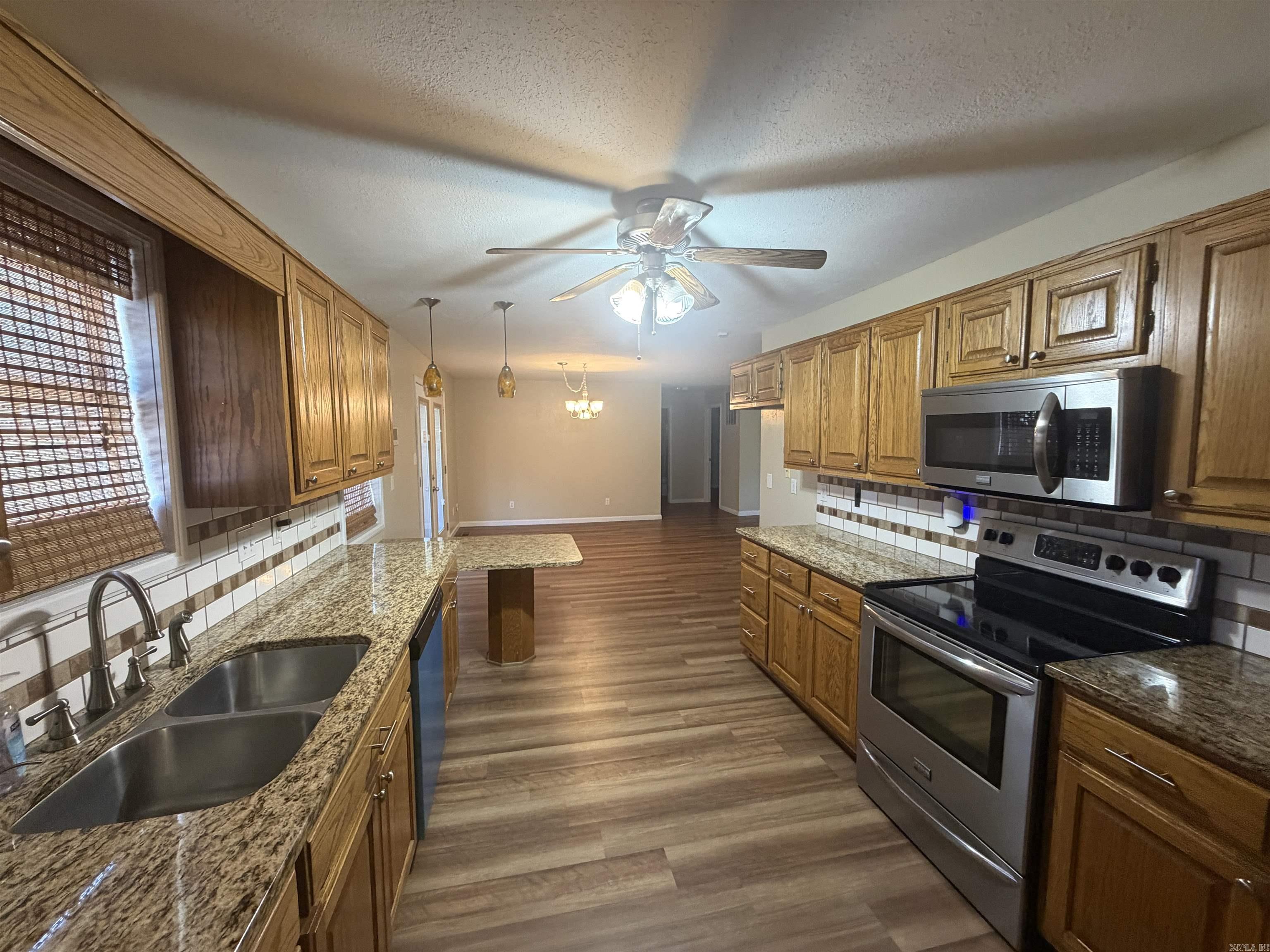 905 W Unity Road Property Photo 6