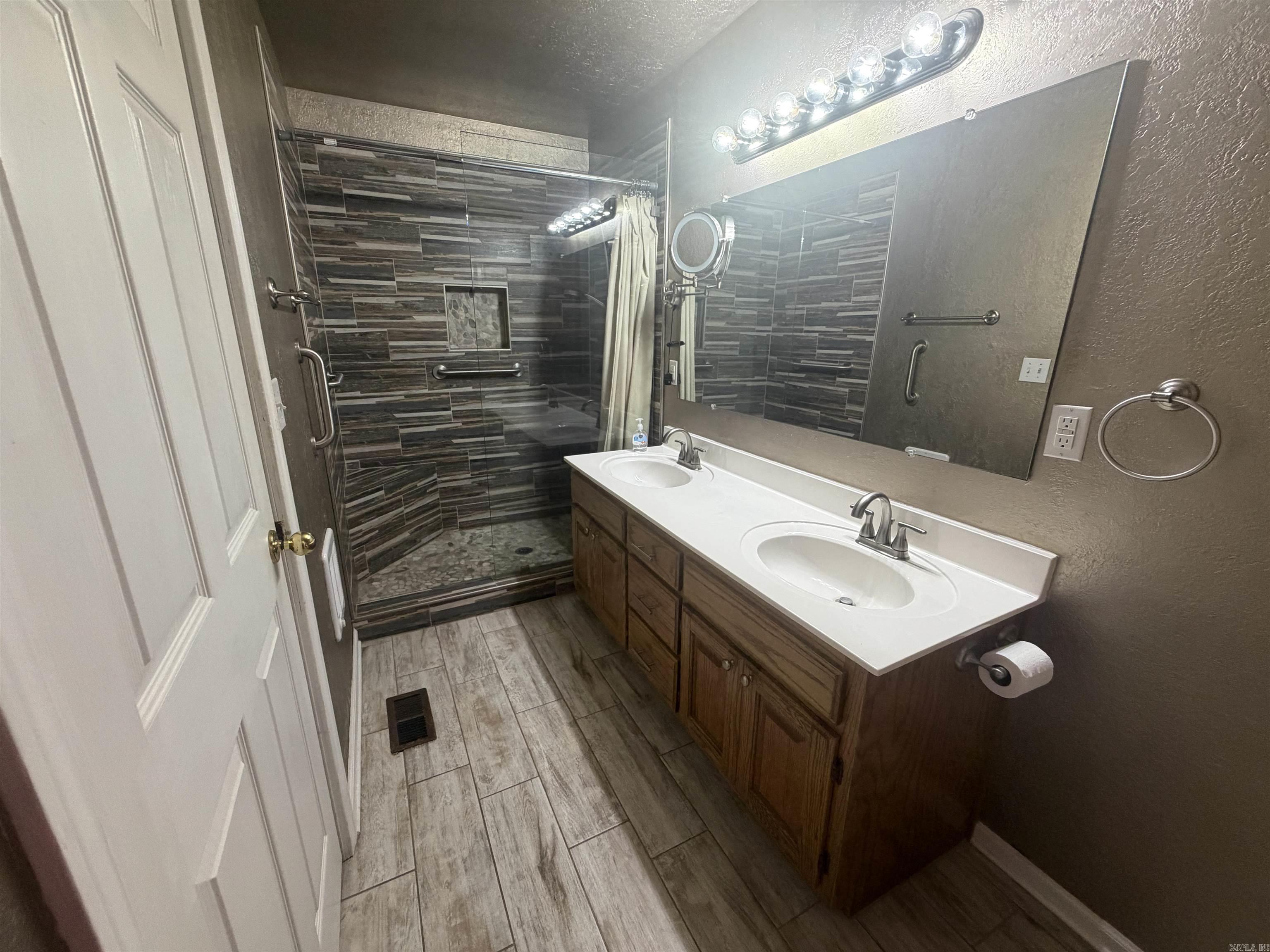 905 W Unity Road Property Photo 9