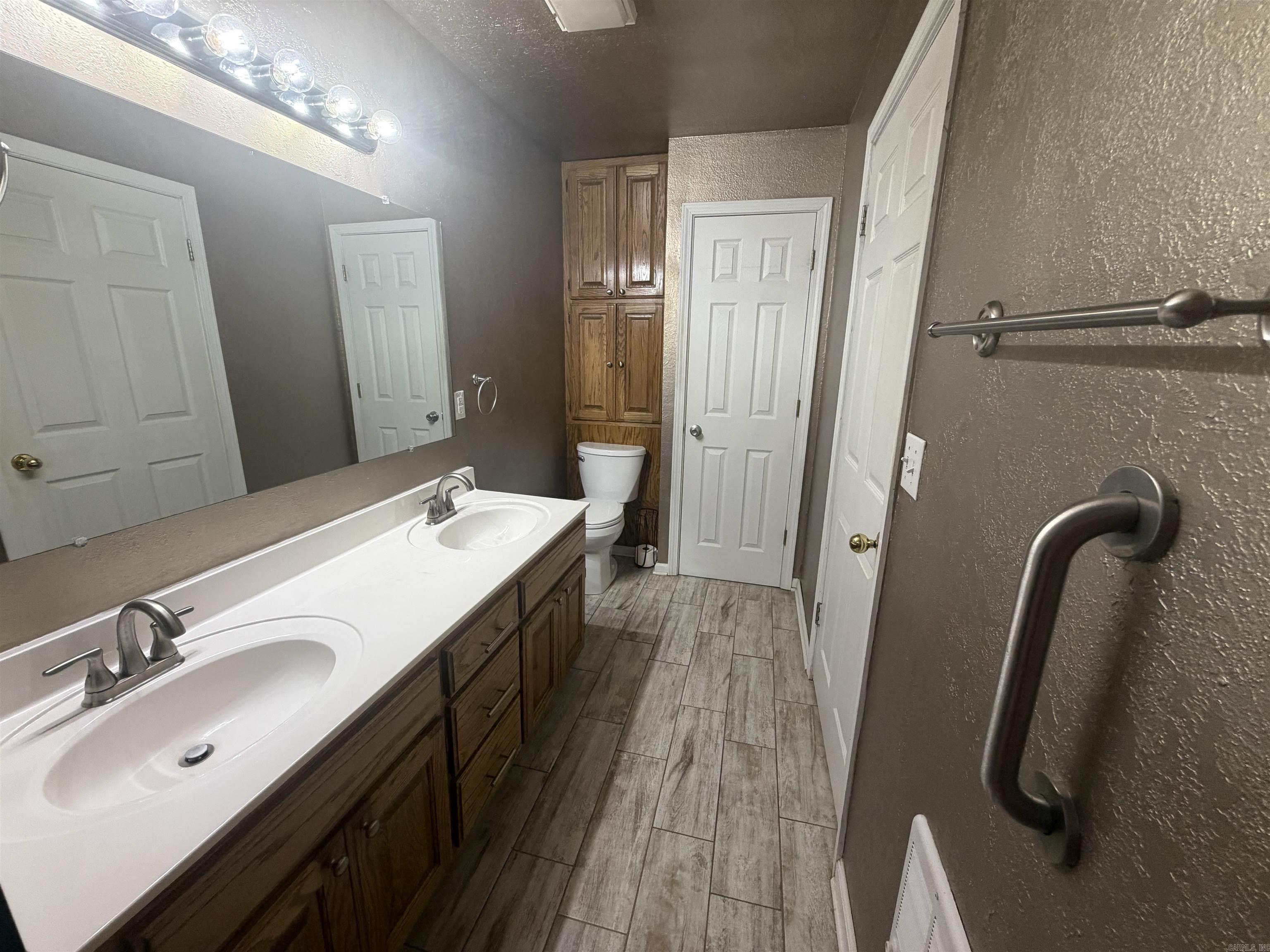 905 W Unity Road Property Photo 10
