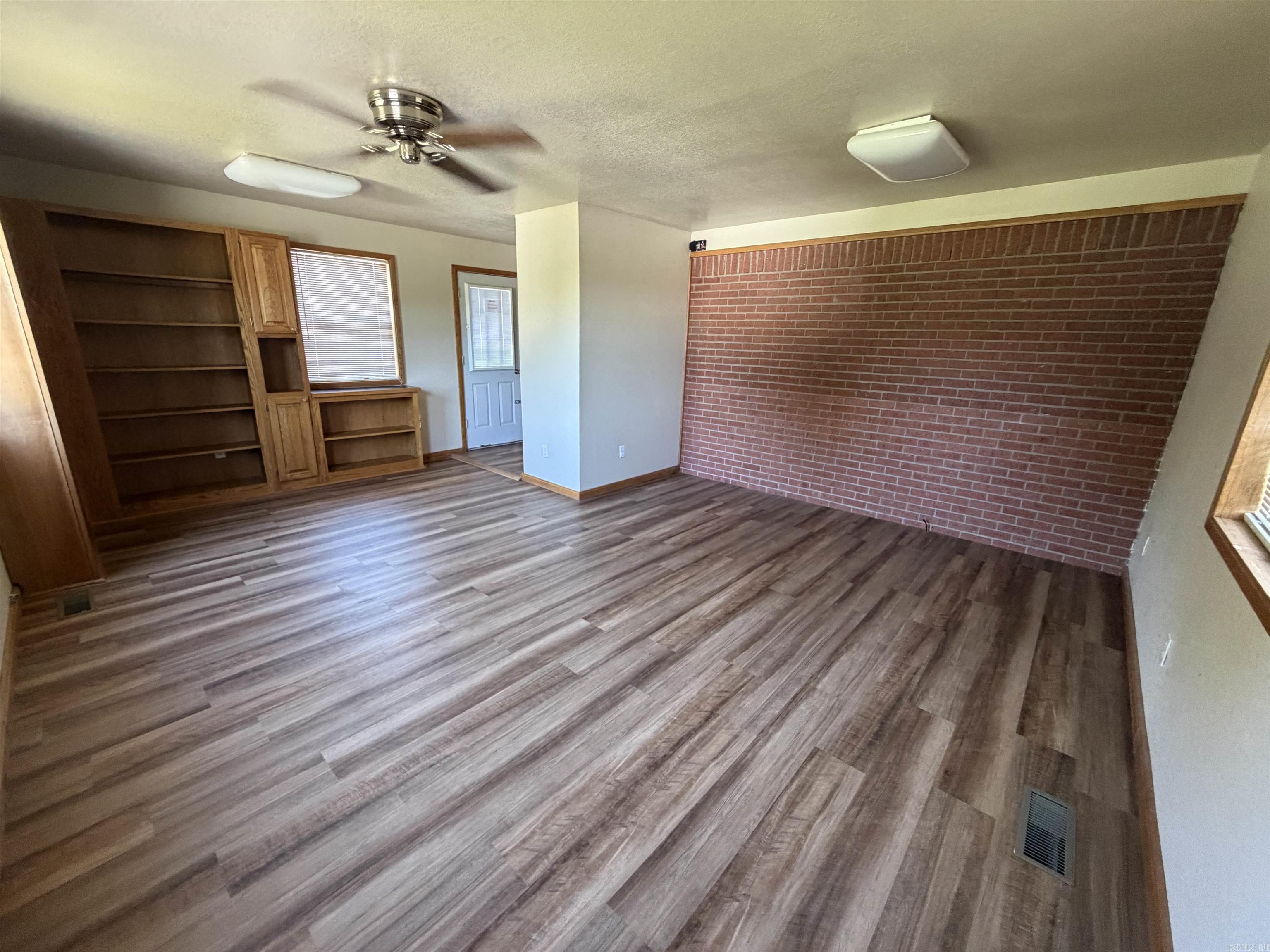 905 W Unity Road Property Photo 14