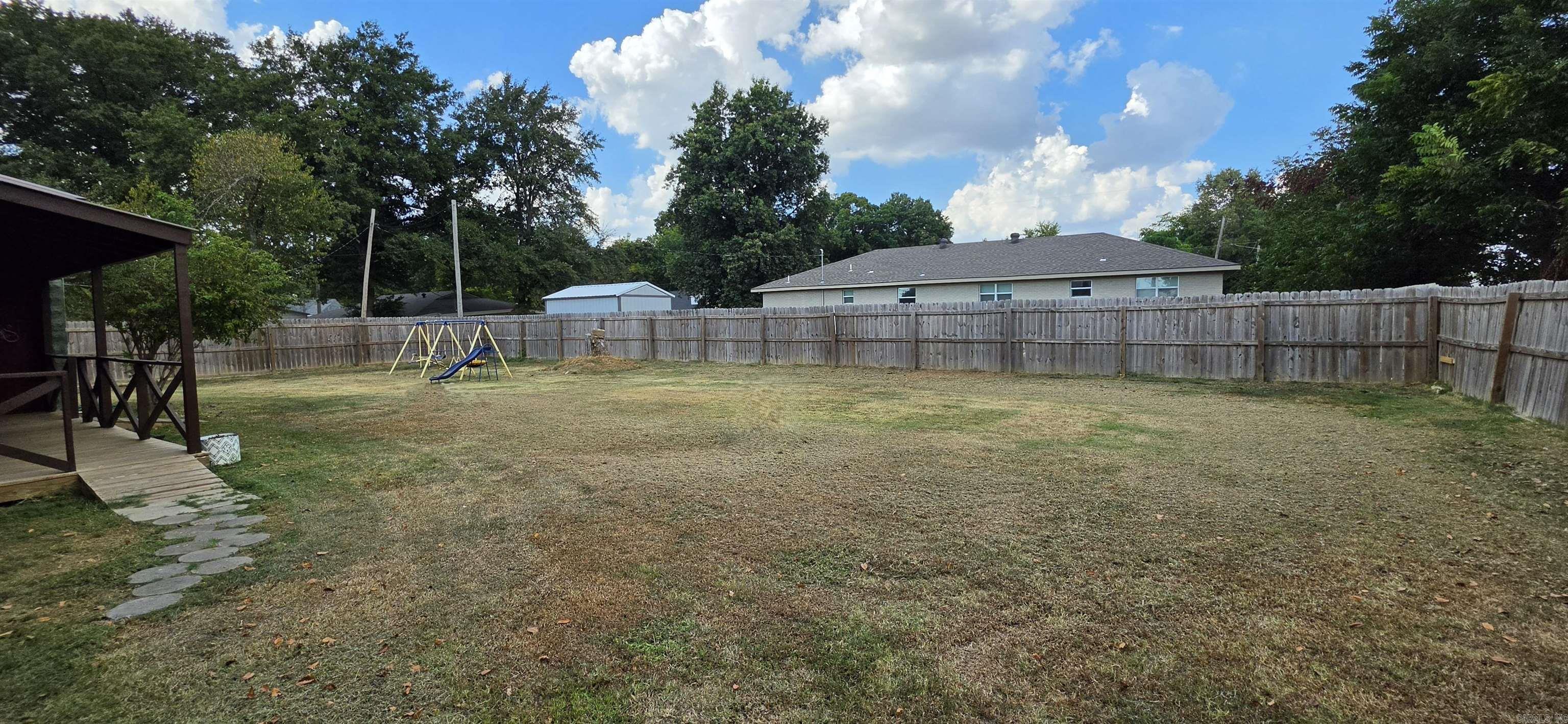 604 Jackson Ave Property Photo 8