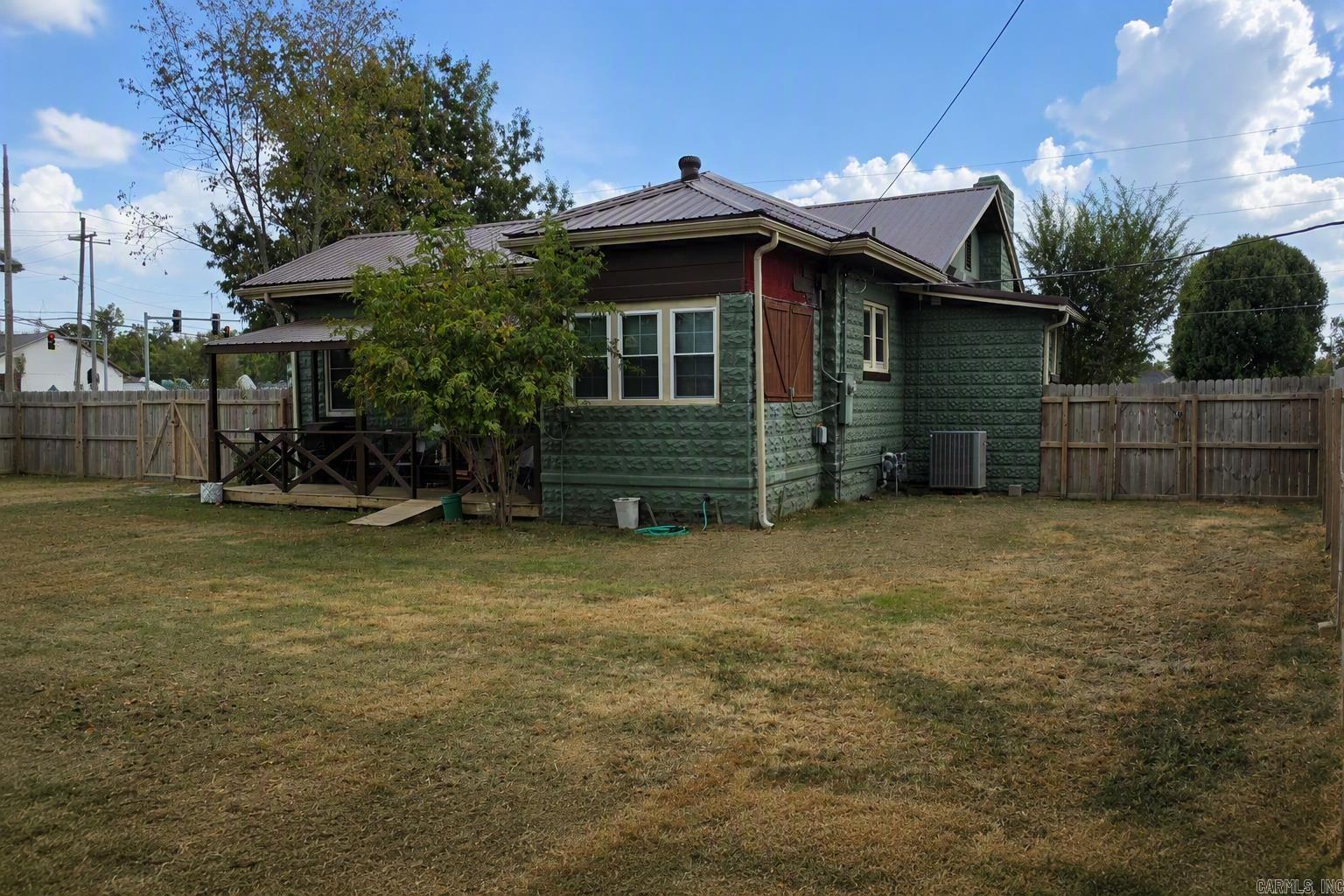 604 Jackson Ave Property Photo 9
