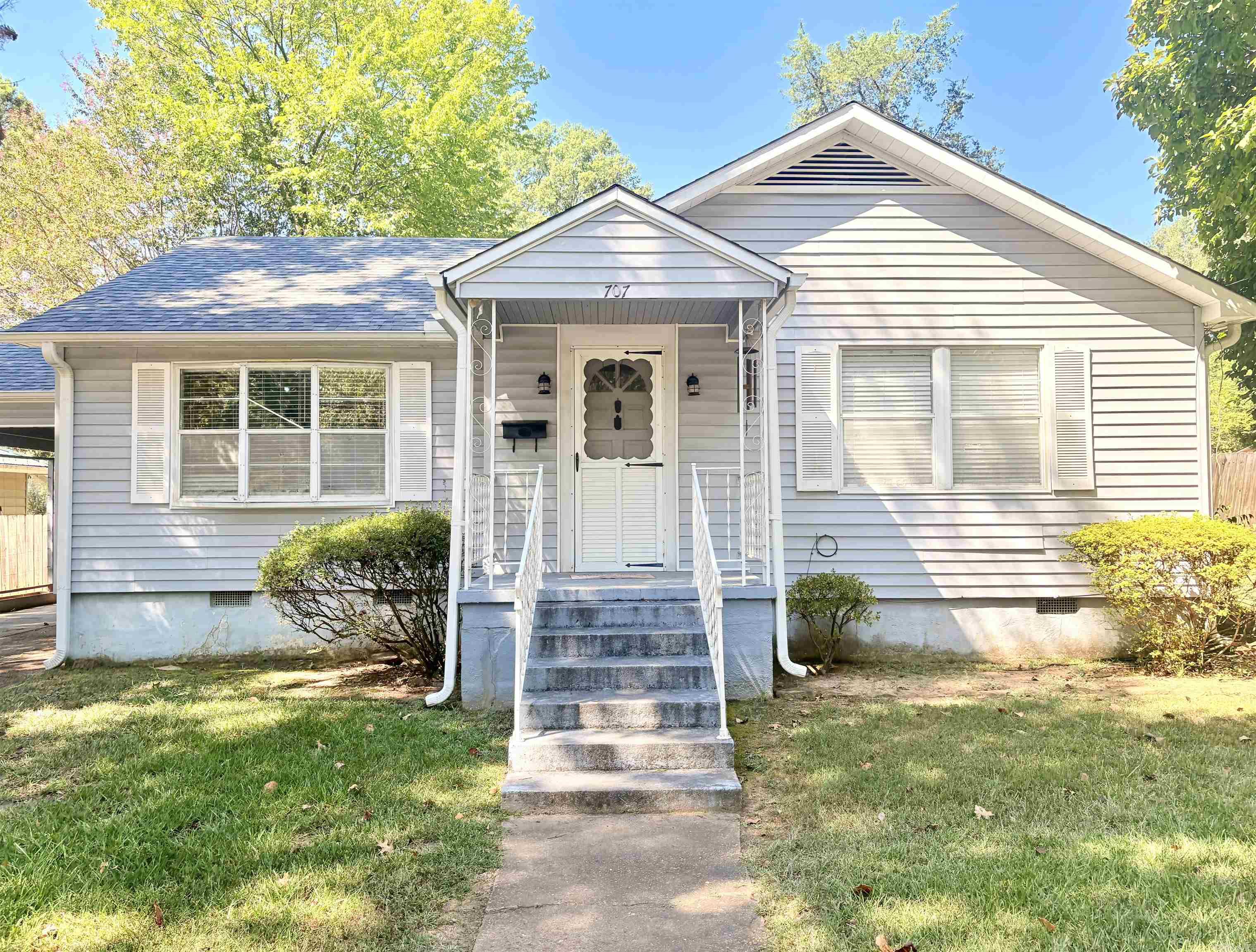 707 N Cedar Street Property Photo 1