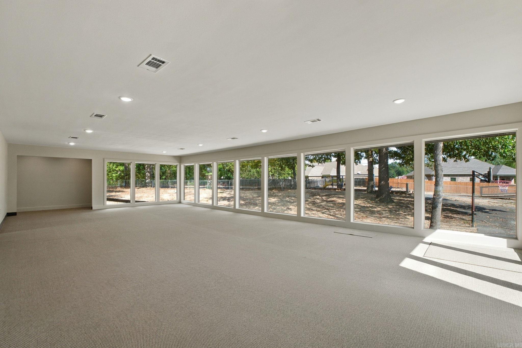 2401 Wildwood Avenue Property Photo 4