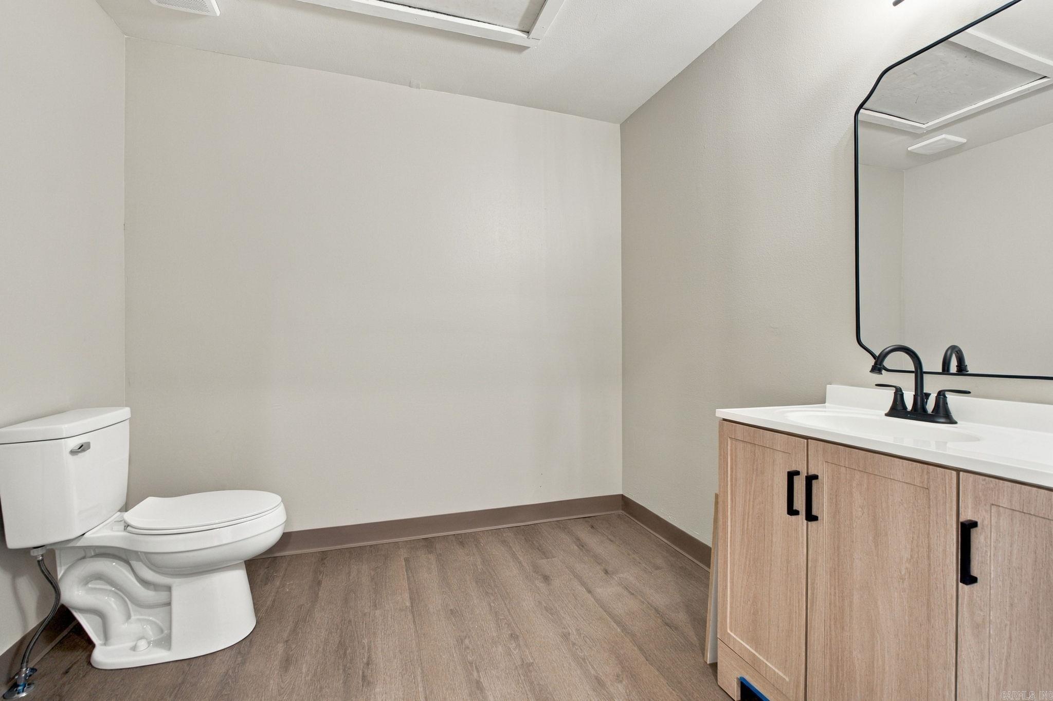 2401 Wildwood Avenue Property Photo 8