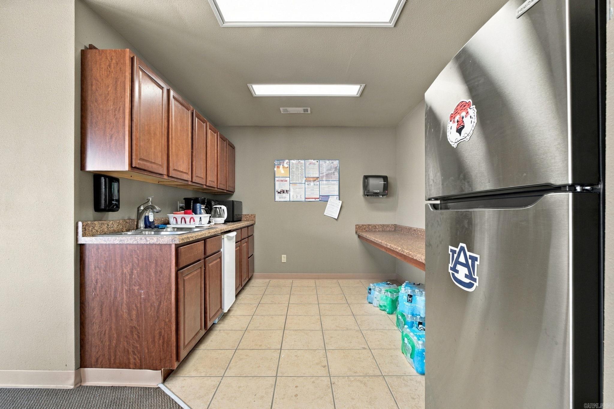 2401 Wildwood Avenue Property Photo 15