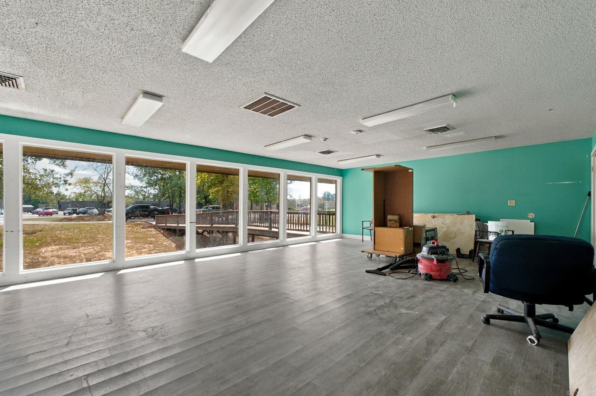 2401 Wildwood Avenue Property Photo 18