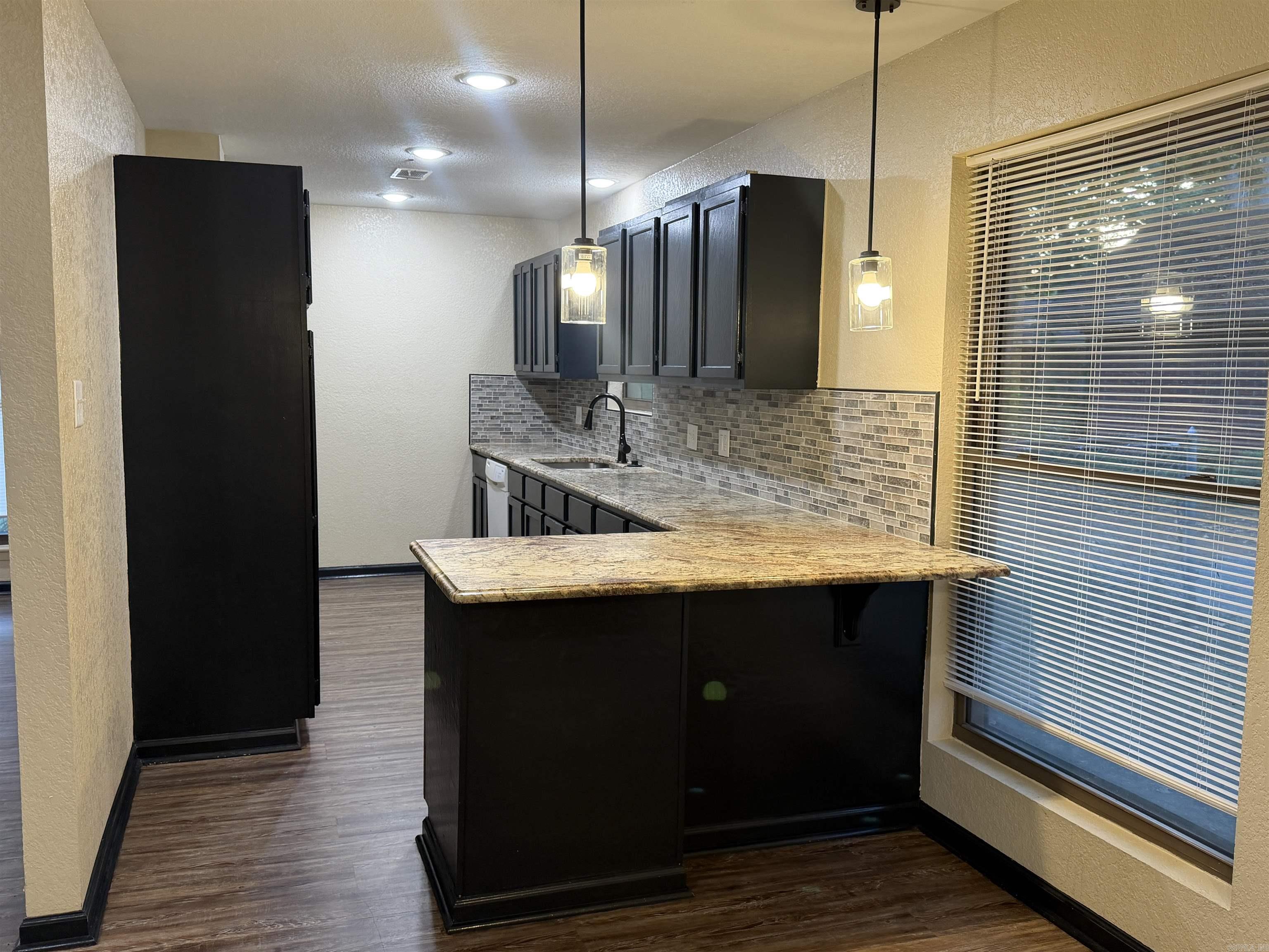 6801 White Oak Cove Property Photo 4