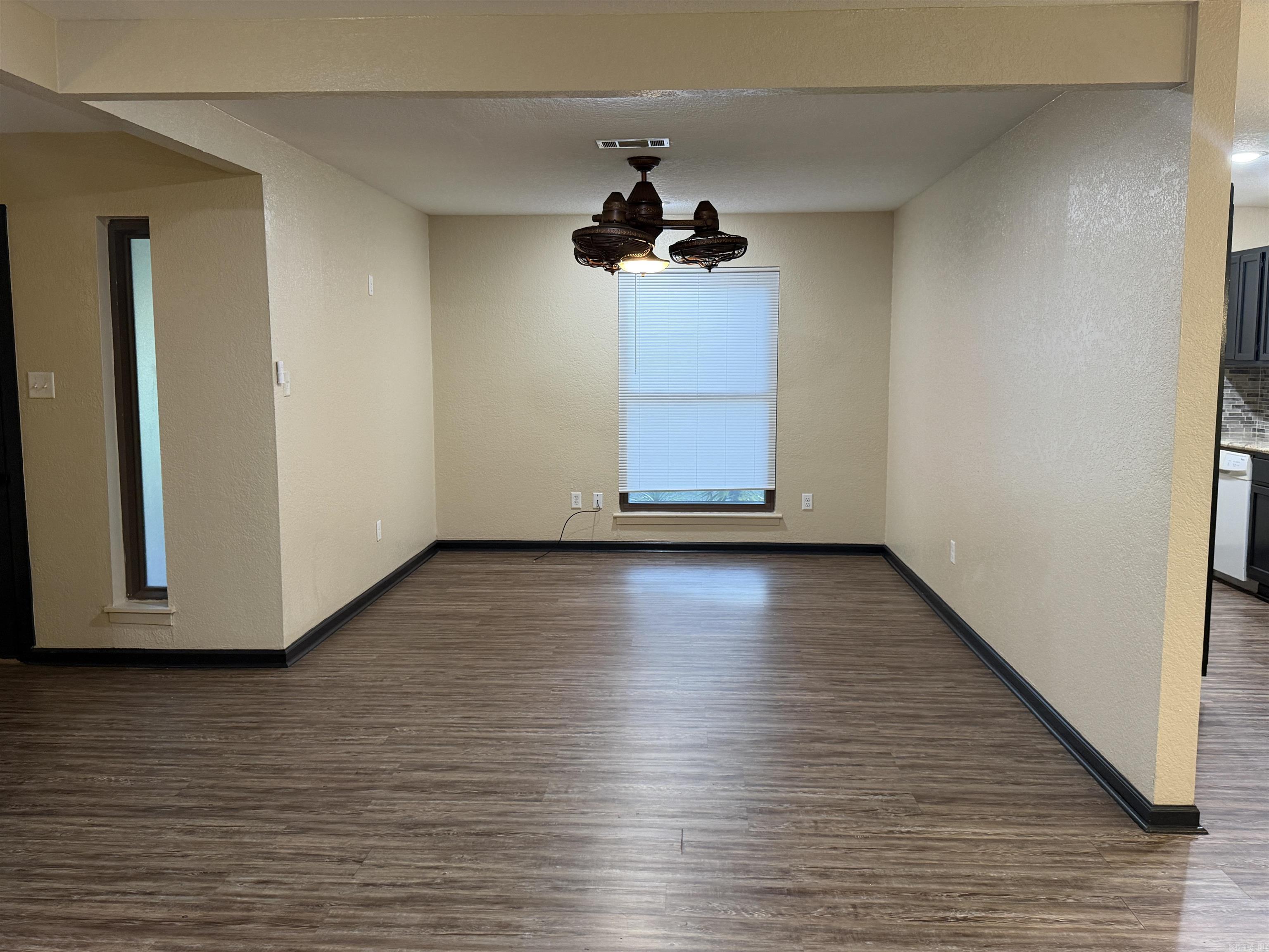 6801 White Oak Cove Property Photo 8
