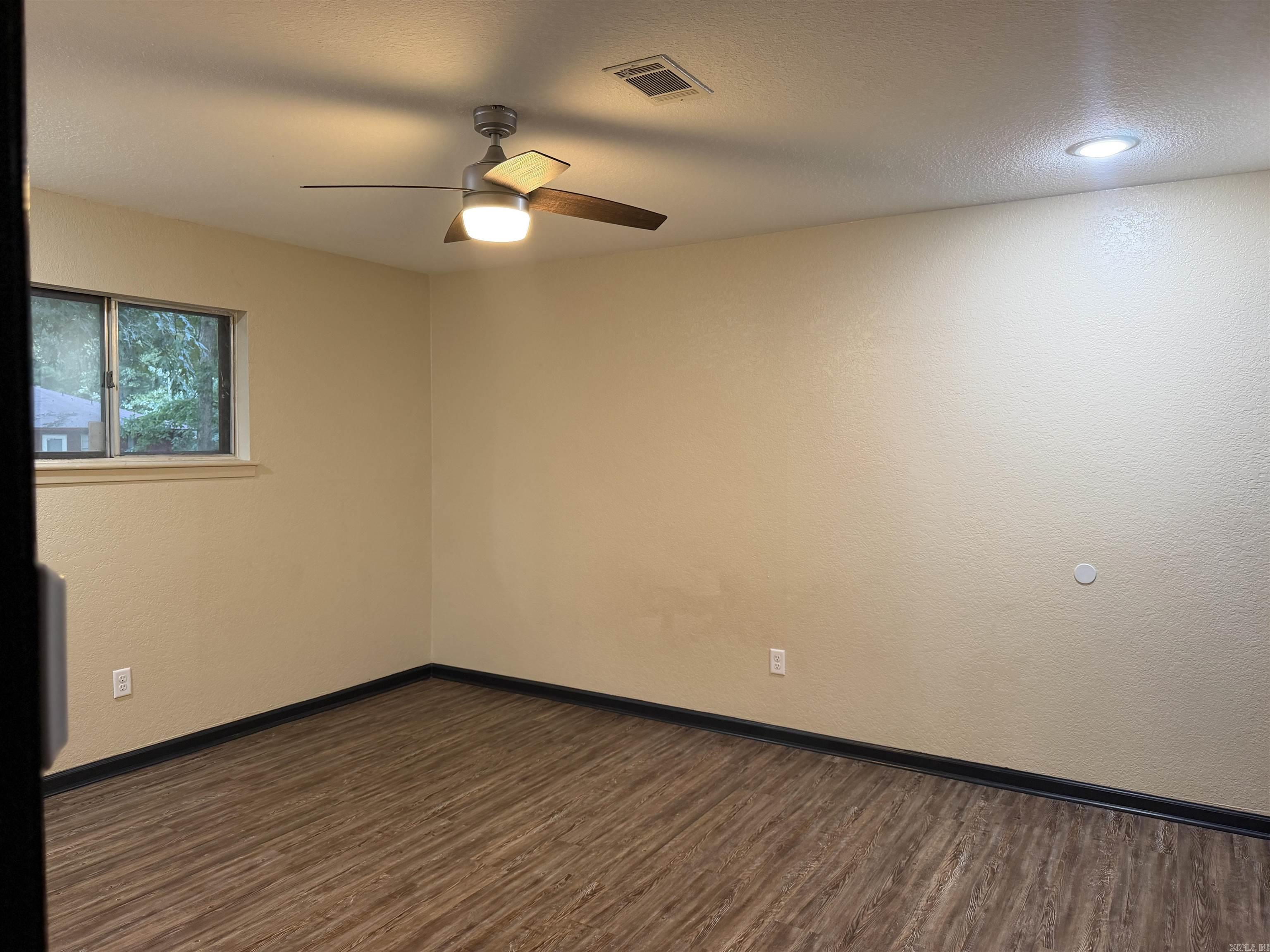 6801 White Oak Cove Property Photo 11