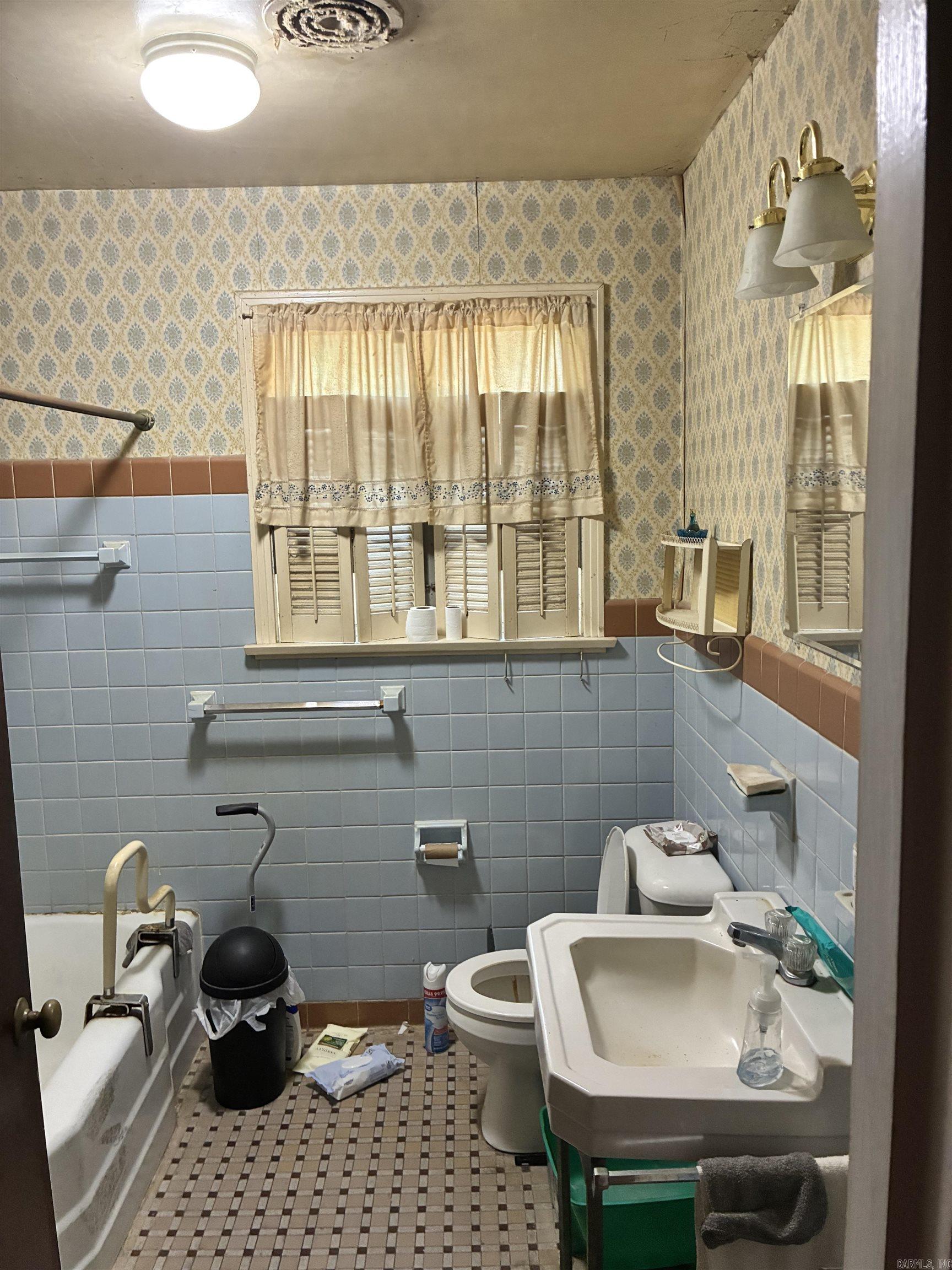 516 W 30th Avenue Property Photo 9