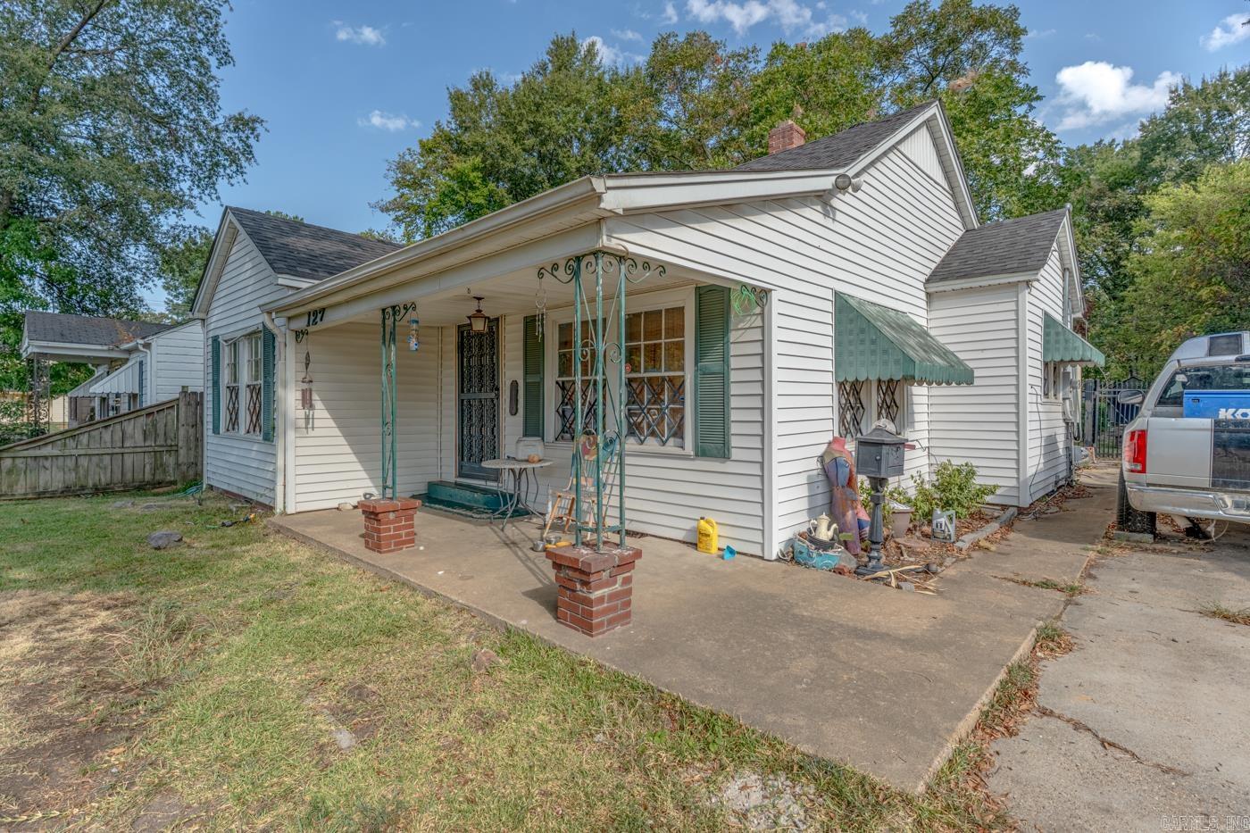 127 W Danner Avenue Property Photo 2